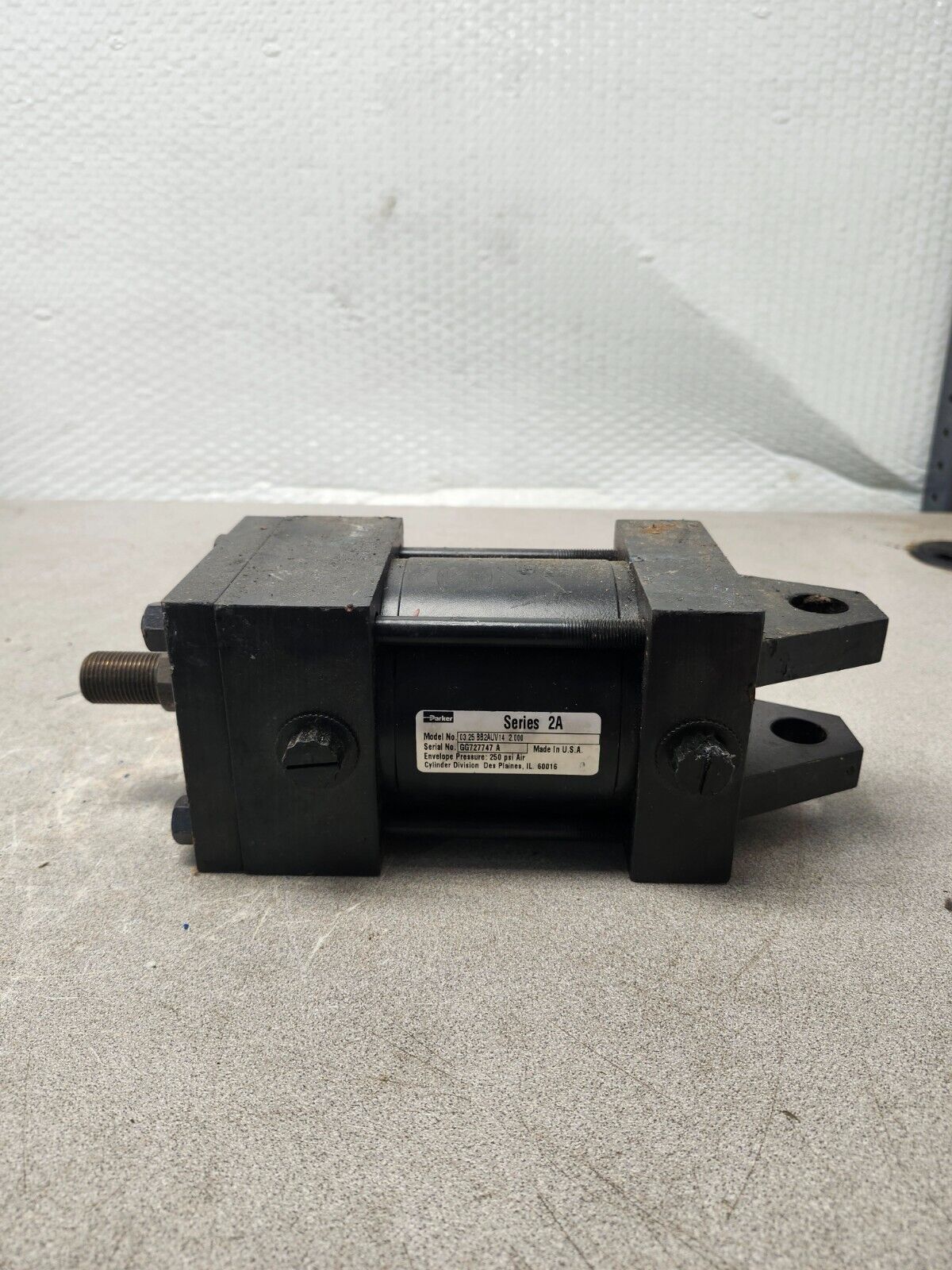 USED PARKER PNEUMATIC CYLINDER SERIES 2A 250PSI MODEL 03.25 BB2AUV14 2.000