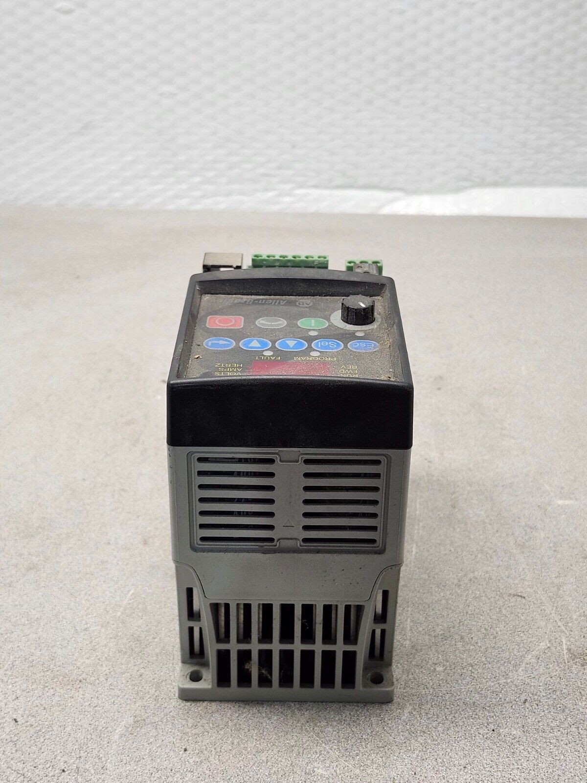 USED ALLEN-BRADLEY POWERFLEX 1HP DRIVE 22A-D2P3N104 SERIES A *MISSING COVER*