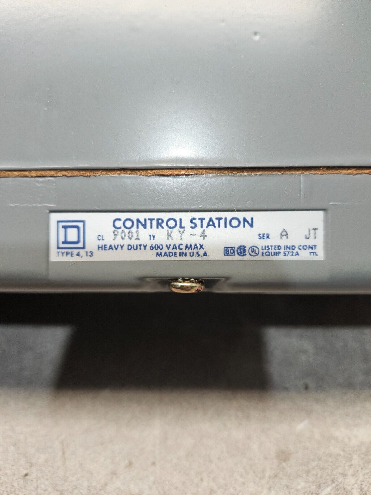 NEW IN BOX SQUARE D 4 UNIT ENCLOSURE CLASS 9001 TYPE KY-4