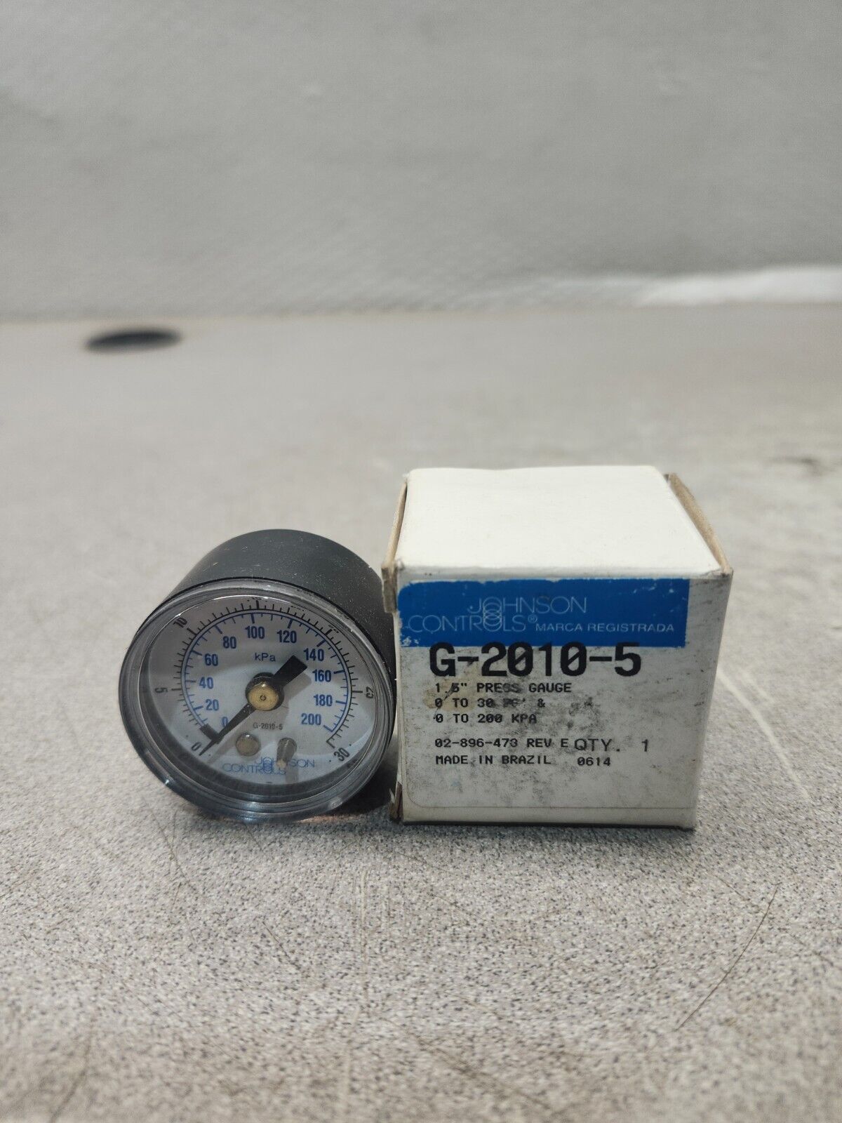 NEW IN BOX Johnson Controls Air Pressure Gauge G-2010-5