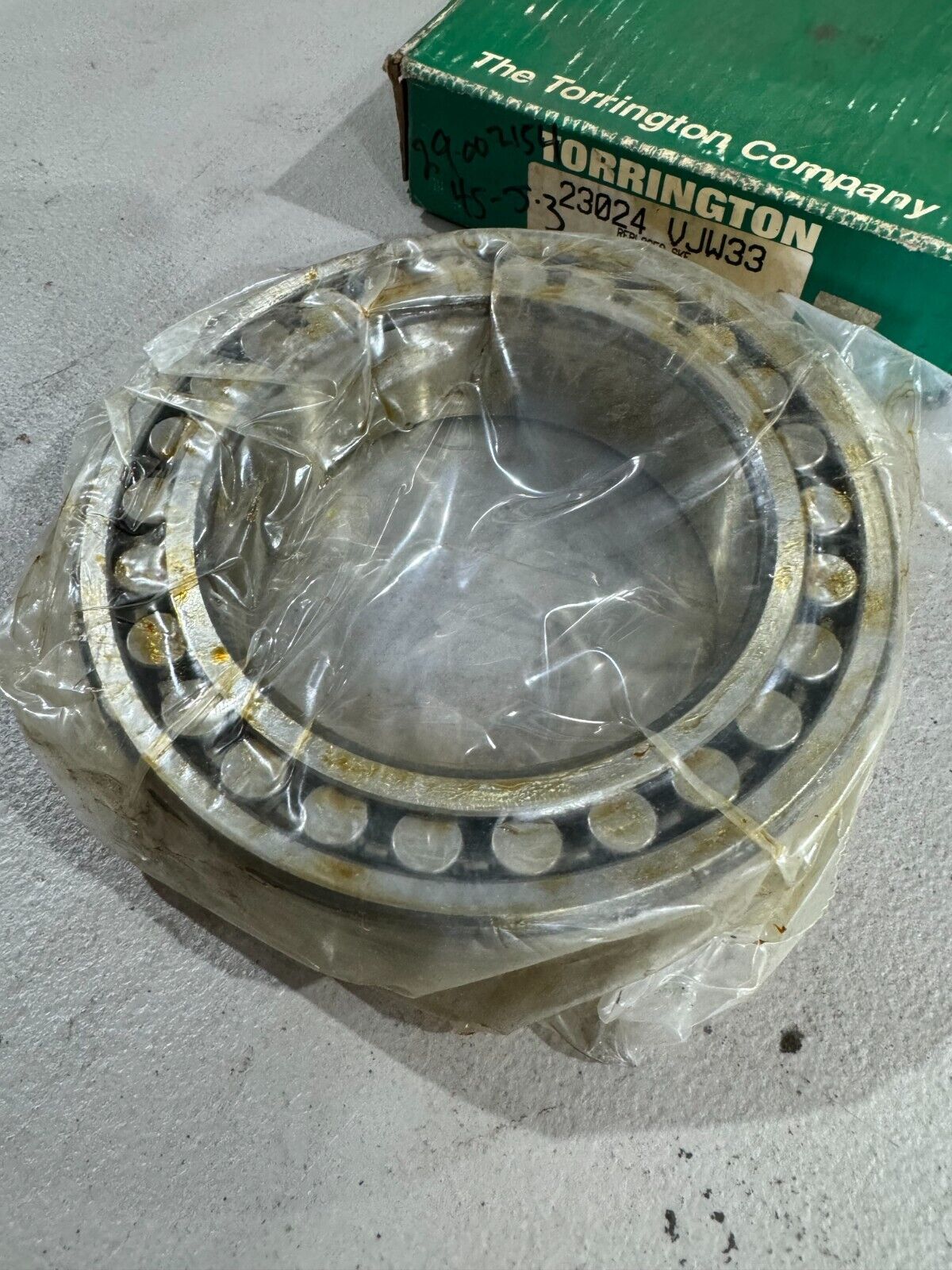 NEW IN BOX TORRINGTON 23024VJW33 ROLLER BEARING 23024 VJW33