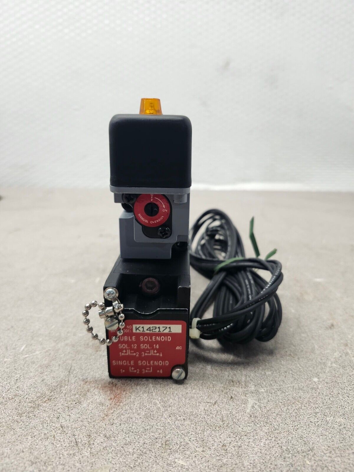 NEW NO BOX PARKER SOLENOID WITH BASE K142171 AL11323LKW5300A