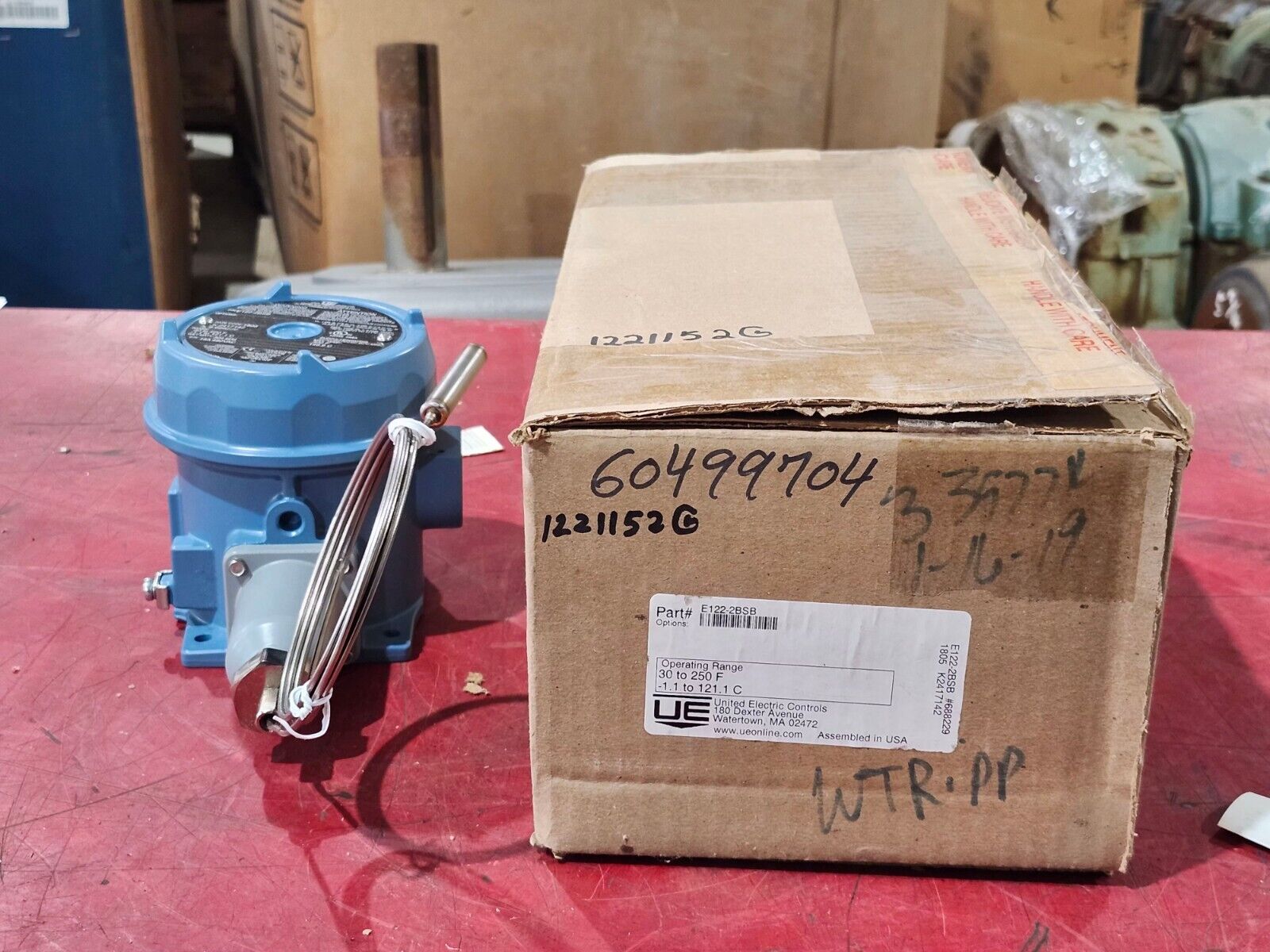 NEW IN BOX UNITED ELECTRIC CONTROLS TEMPERATURE SWITCH E122-2BSB