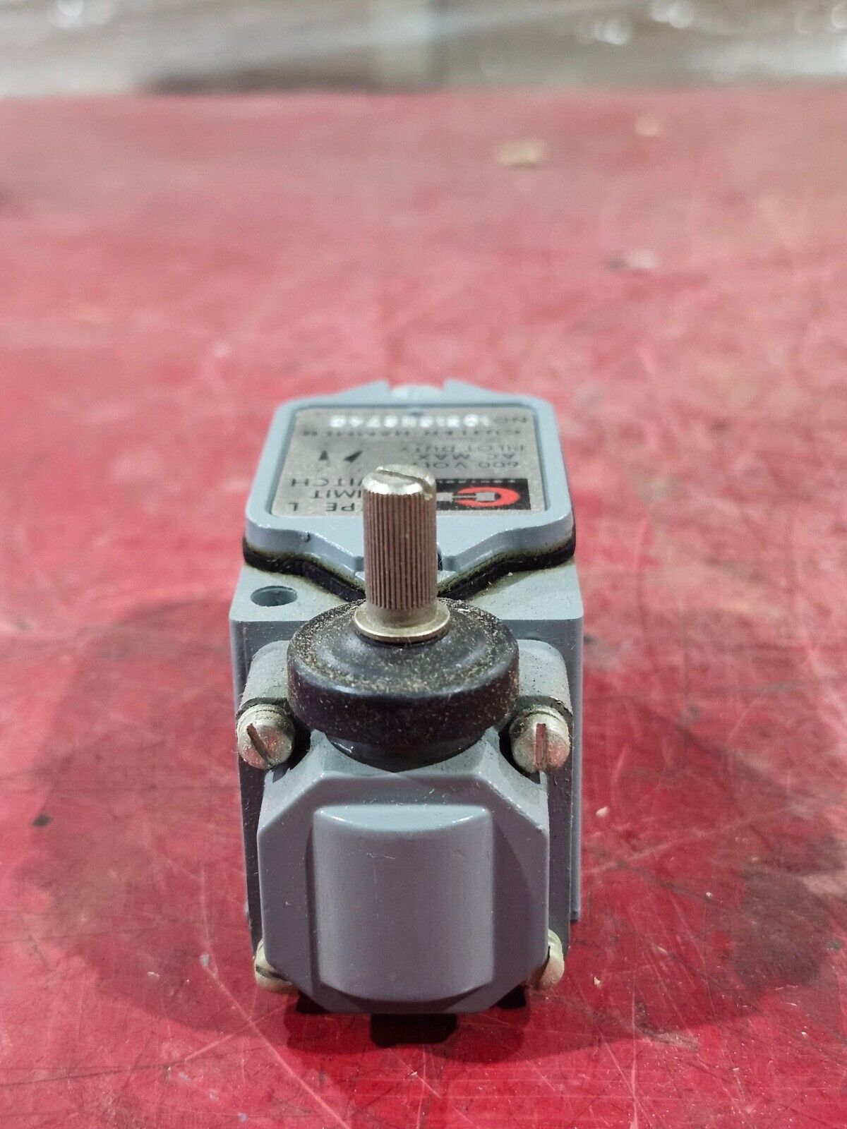 New  Cutler Hammer Heavy Duty Oil Tight Limit Switch 600 VAC Type L 10316H1936