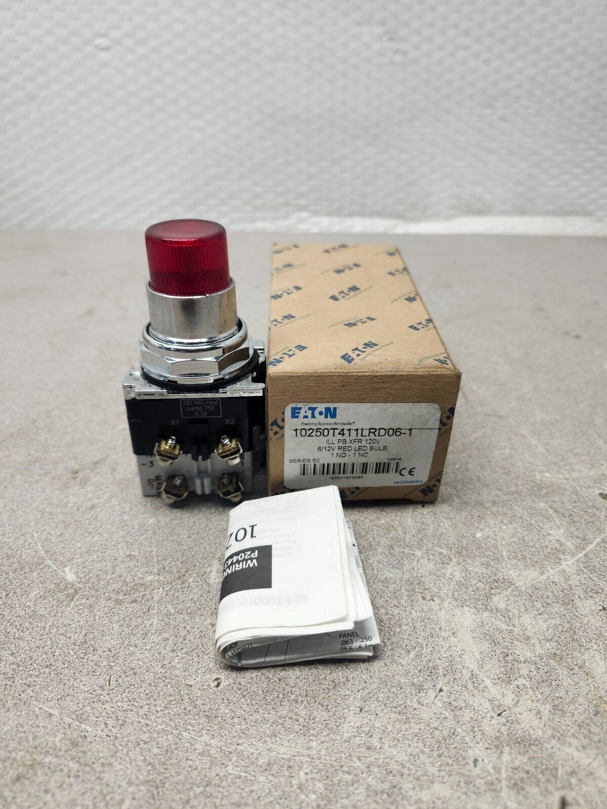 NEW IN BOX EATON RED LED PUSHBUTTON 10250T411LRD06-1