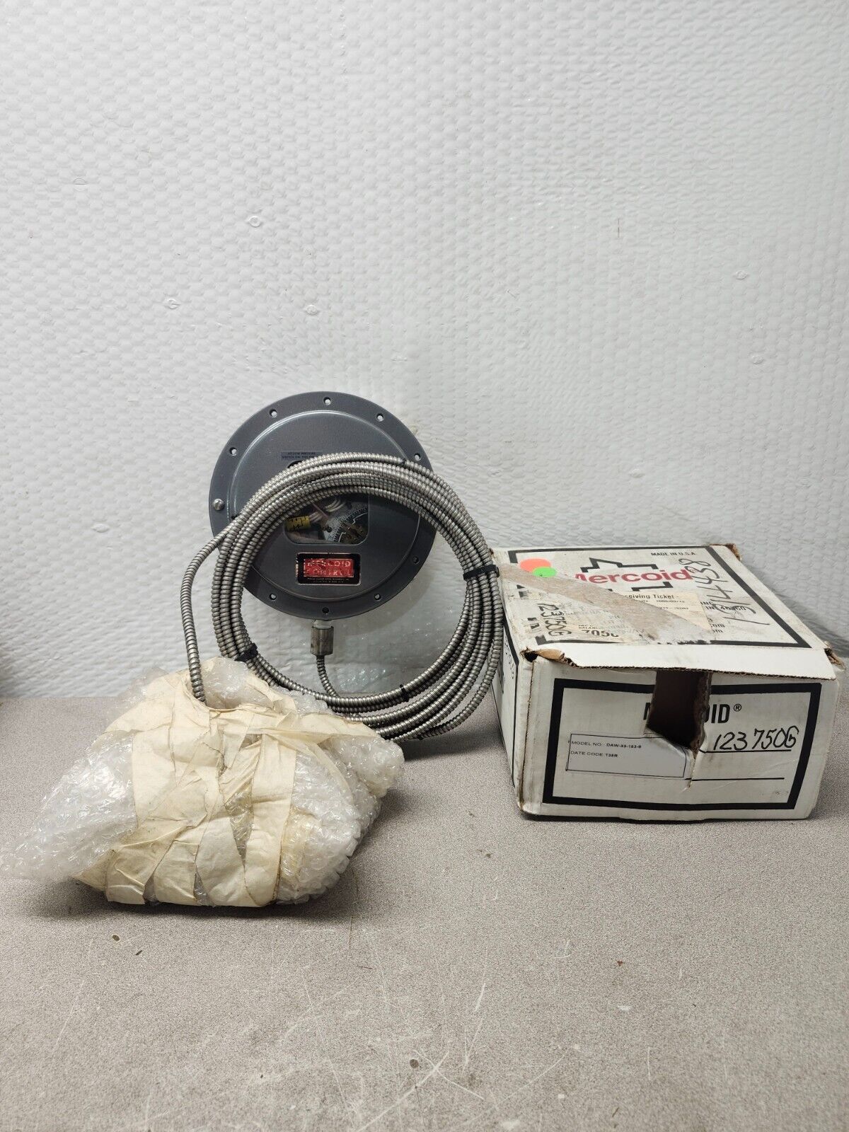 NEW IN BOX MERCOID Bourdon Tube Pressure Switch DAW-33-153-9 W/ HYETT 25HW01