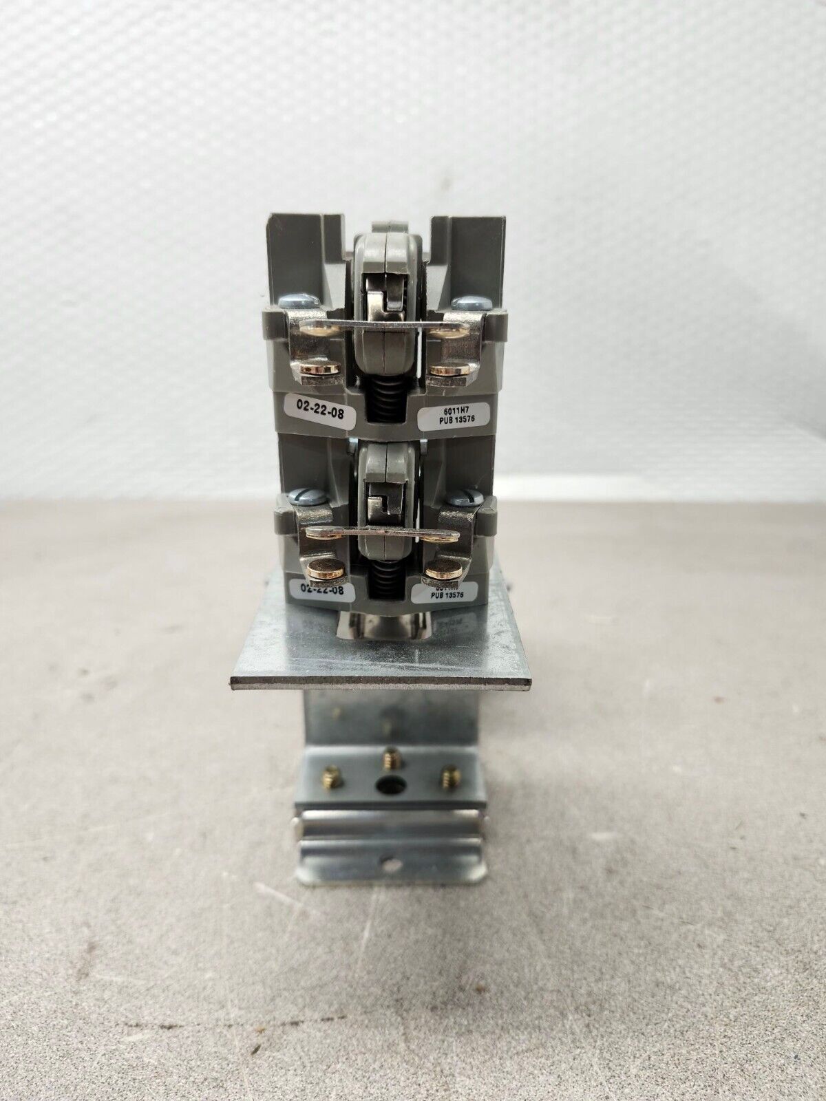 NEW NO BOX CUTLER HAMMER EATON 230VDC CONTACTOR 6011H23-103-15