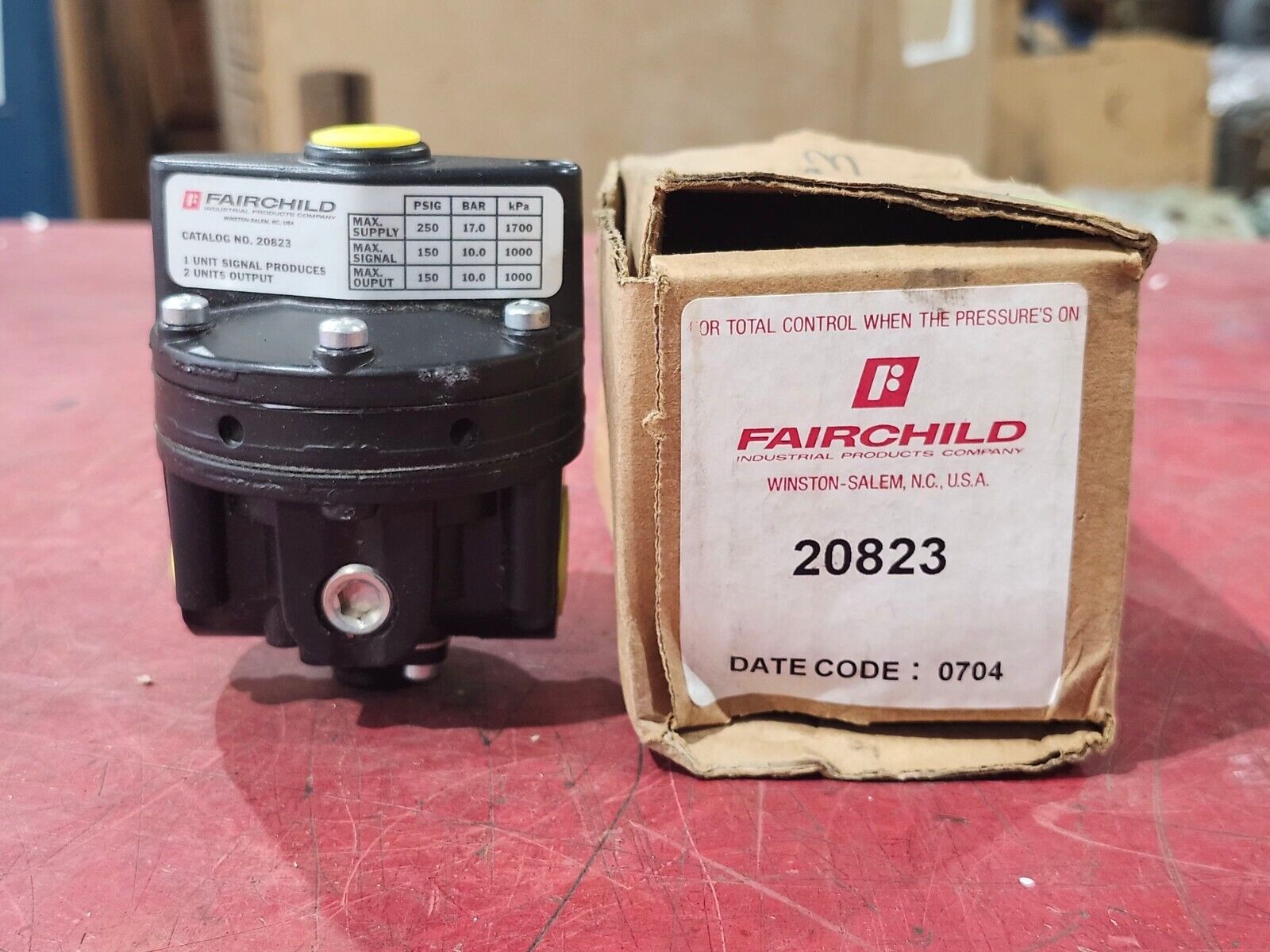 NEW IN BOX FAIRCHILD PNEUMATIC VOLUME BOOSTER 20823