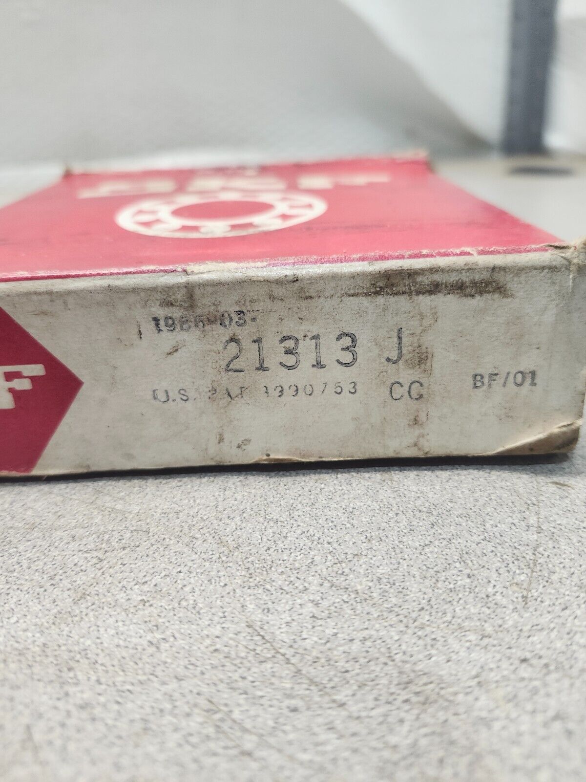 NEW IN BOX SKF Spherical Roller Bearing 21313J