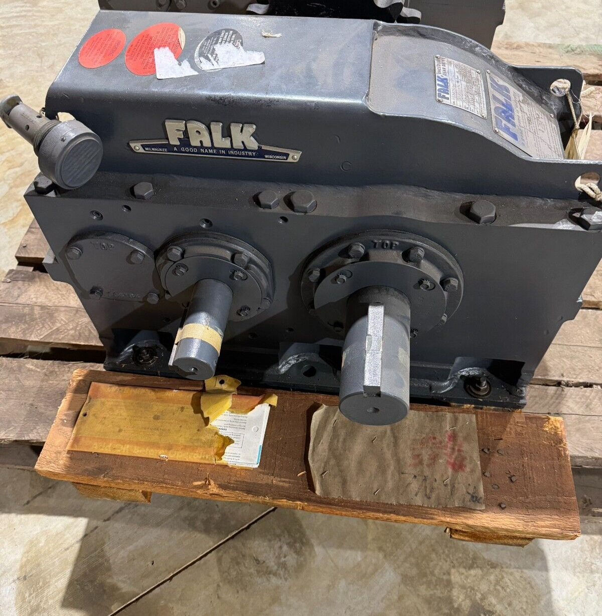 UNUSED SURPLUS FALK ENCLOSED GEAR DRIVE SPEED REDUCER 2.548 RATIO 2050Y1-S