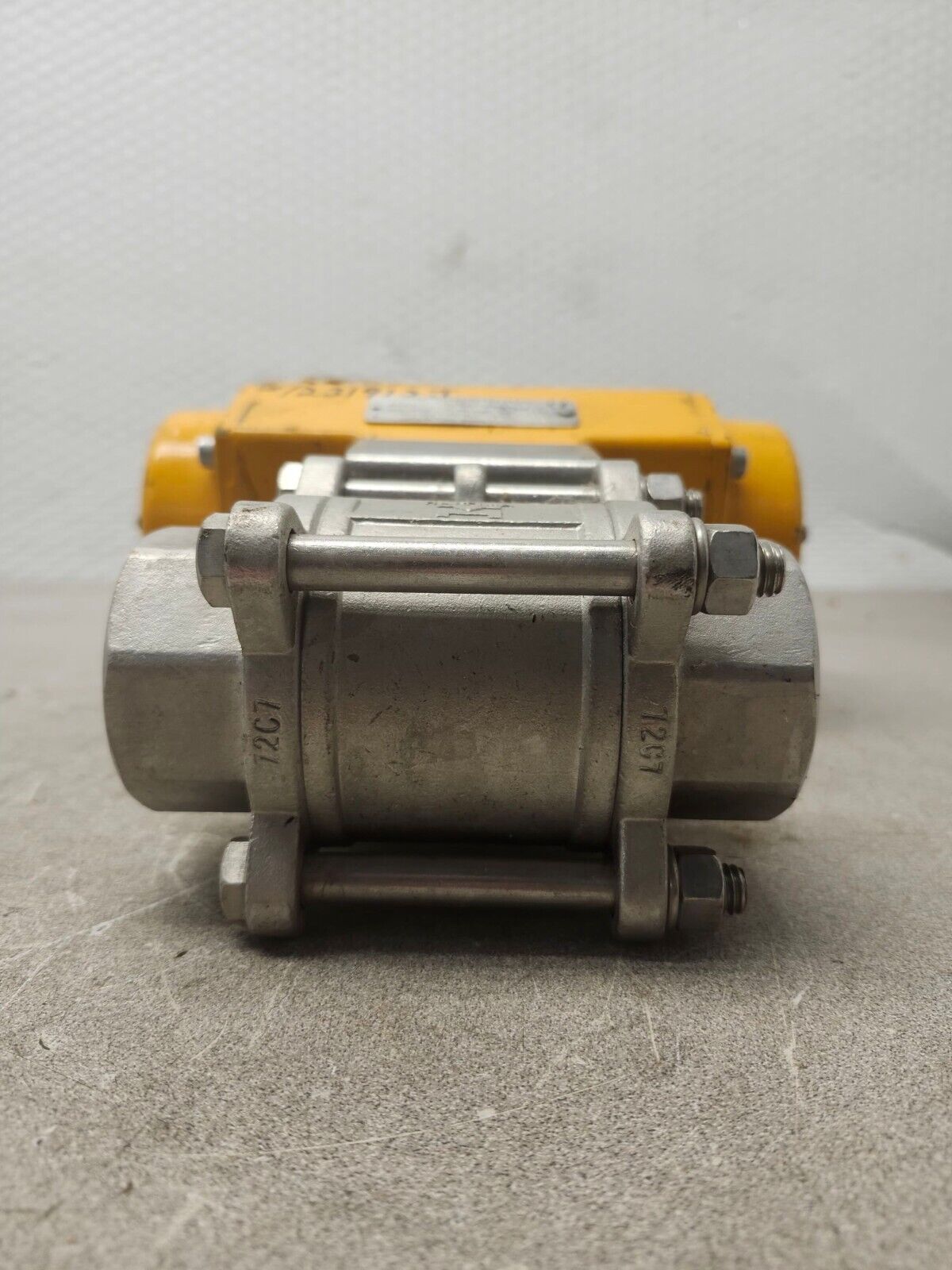 USED EMERSON ELOMATIC PNEUMATIC ACTUATOR ES0065U1A04A14K0 WITH 1 1/2 CF8M BALL V