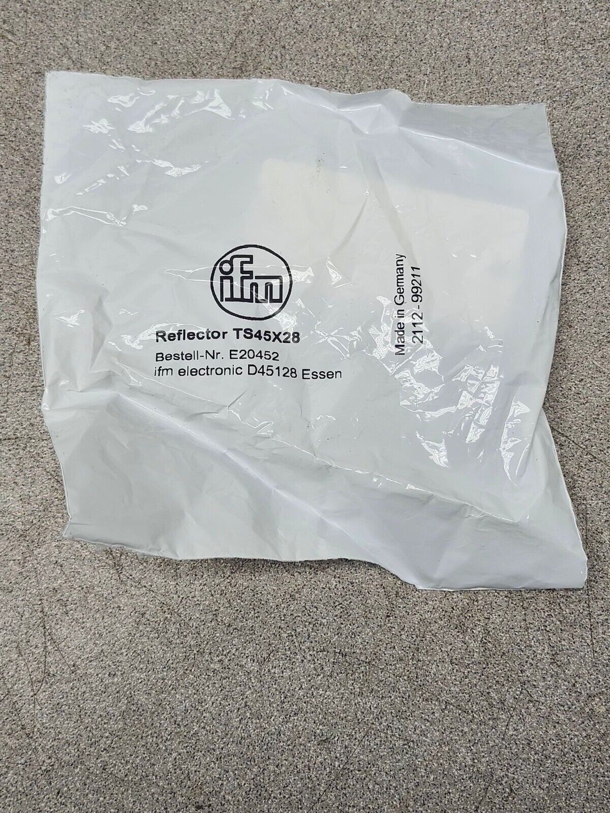 NEW IN PACKAGE IFM REFLECTOR TS45X28