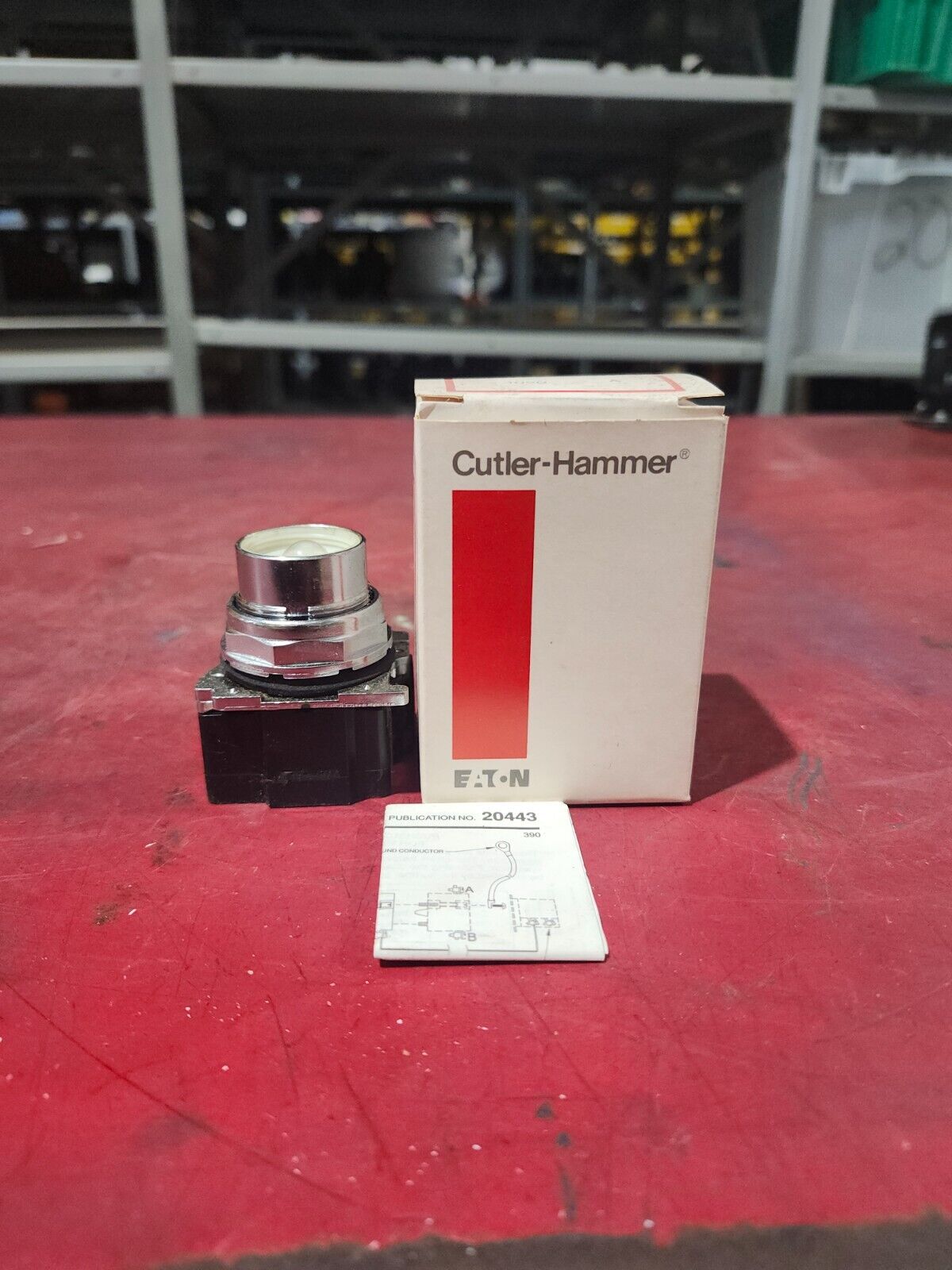 NEW IN BOX CUTLER HAMMER ILL. PUSHBUTTON 10250T416