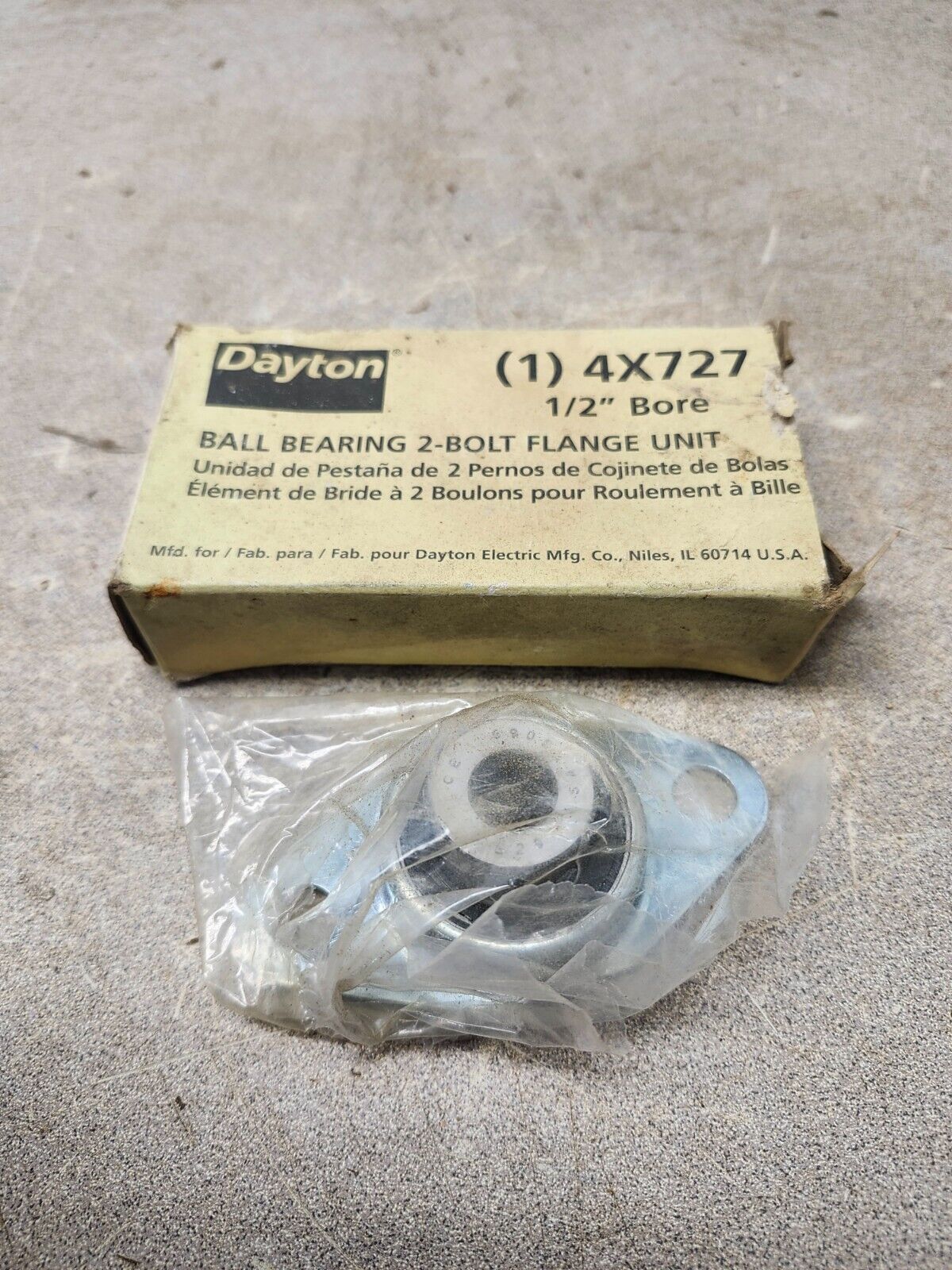 NEW IN BOX DAYTON BALL BEARING 2 BOLT FLANGE UNIT 4X727