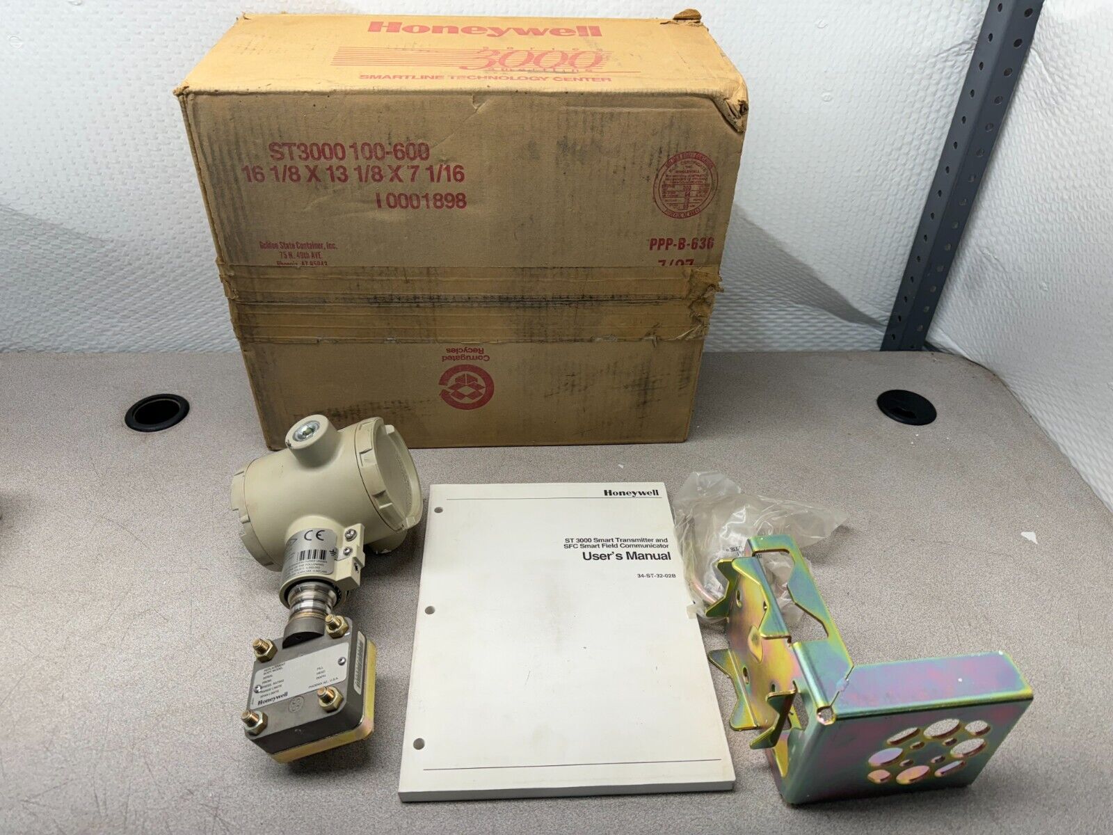 NEW IN BOX HONEYWELL ST3000 PRESSURE TRANSMITTER STA140-A1G-00000-LP.F1D3-656H