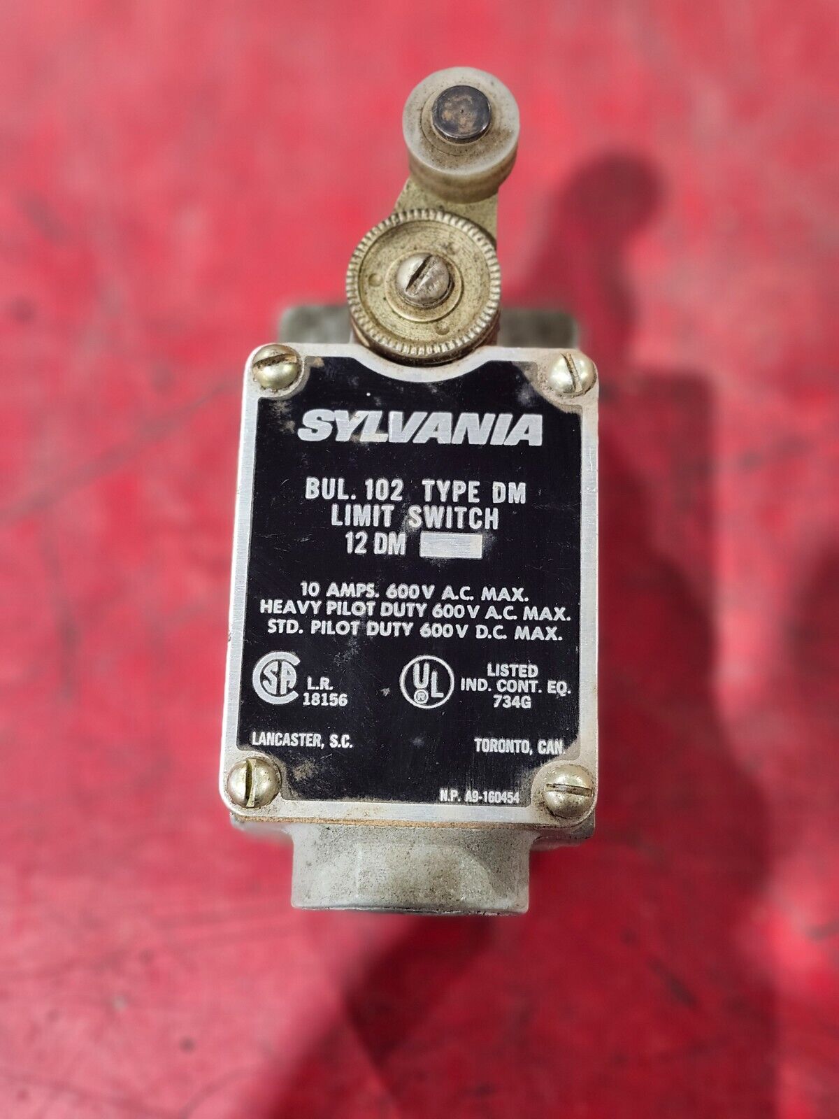 NEW IN BOX SYLVANIA LIMIT SWITCH 102 12DM