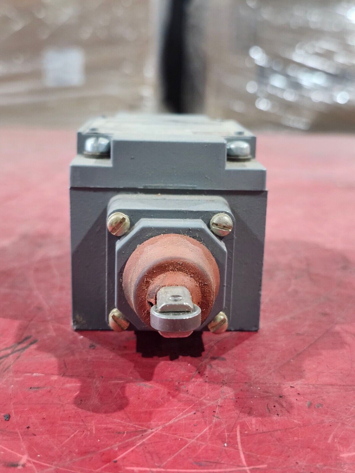 NEW IN BOX CUTLER HAMMER PILOT DUTY LIMIT SWITCH 10316H1201