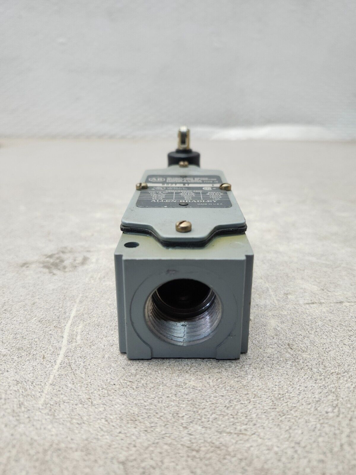 NEW NO BOX ALLEN BRADLEY LIMIT SWITCH 802T-KT