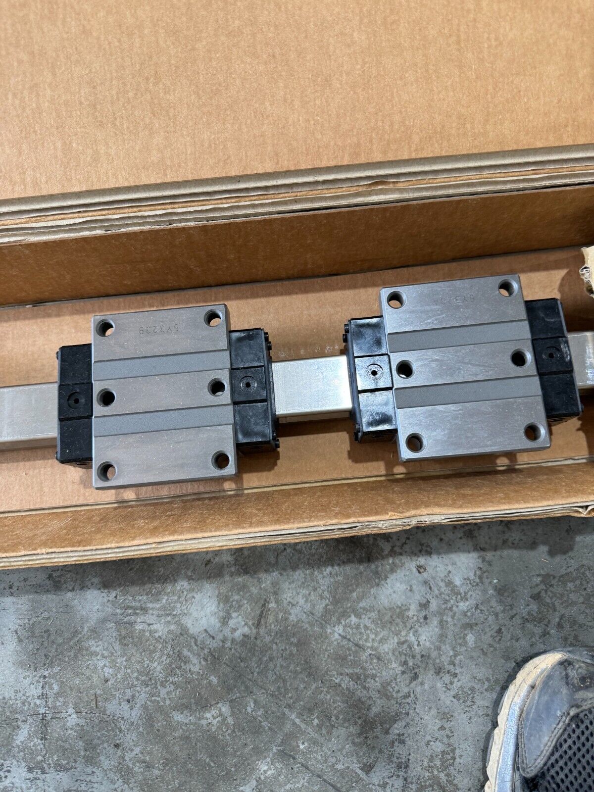 NEW IKO LINEAR RAIL GUIDE WITH BEARINGS LRX 35 C2 R1520