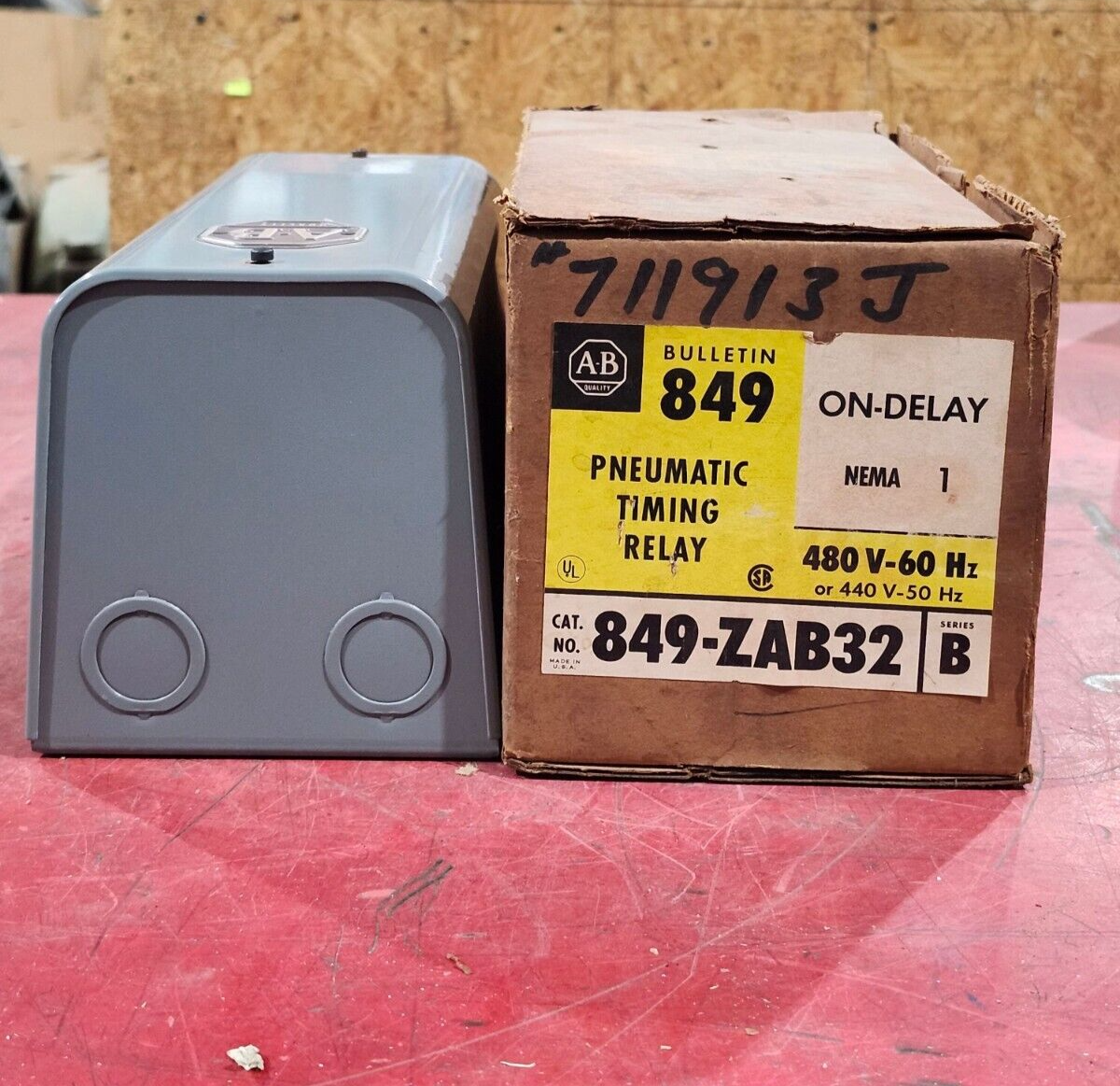 NEW IN BOX ALLEN BRADLEY PNEUMATIC TIMING RELAY 849-ZAB32