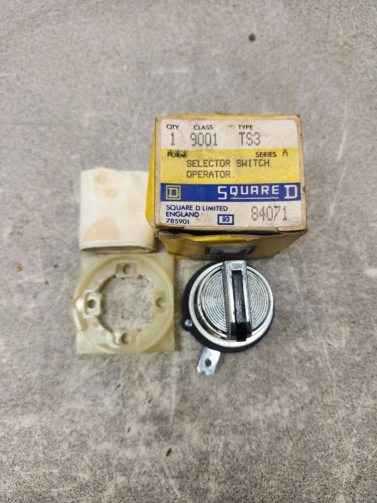 NEW IN BOX SQUARE D SELECTOR SWITCH 9001 TS3 84071