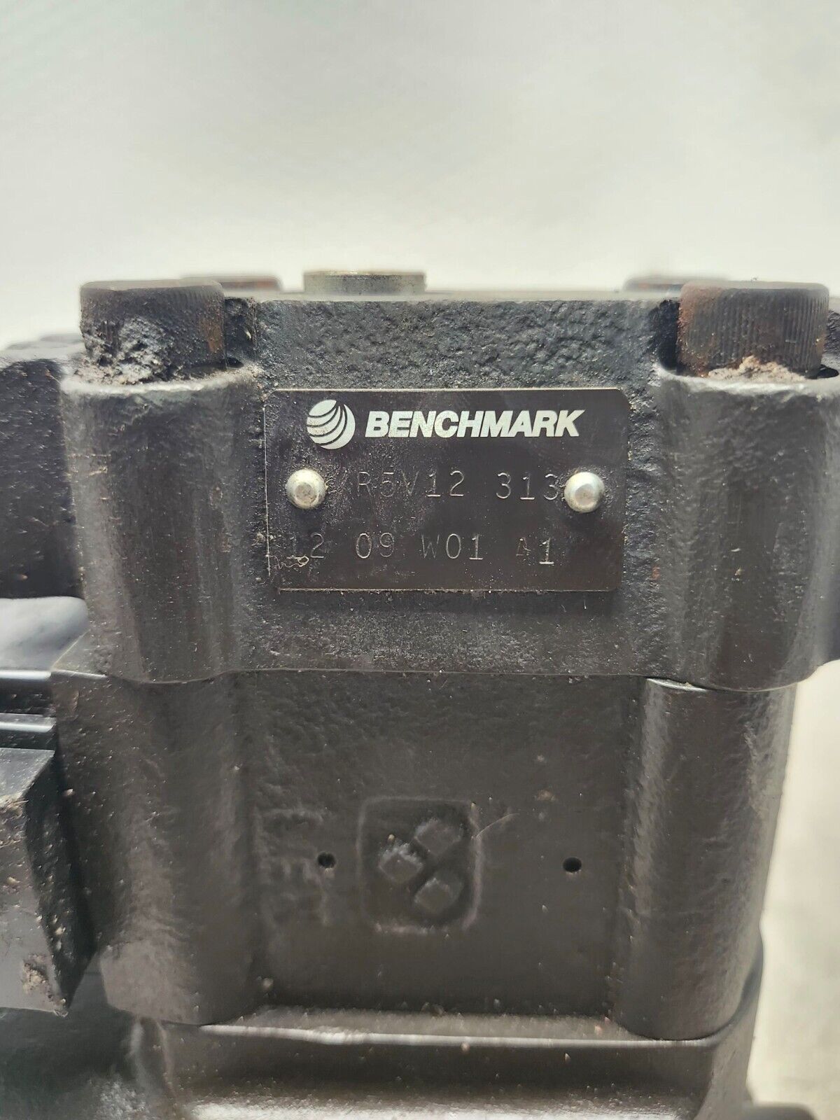 USED NO BOX BENCHMARK Proportional Pressure Relief Valves R5V12-313-12-09-W01-A1