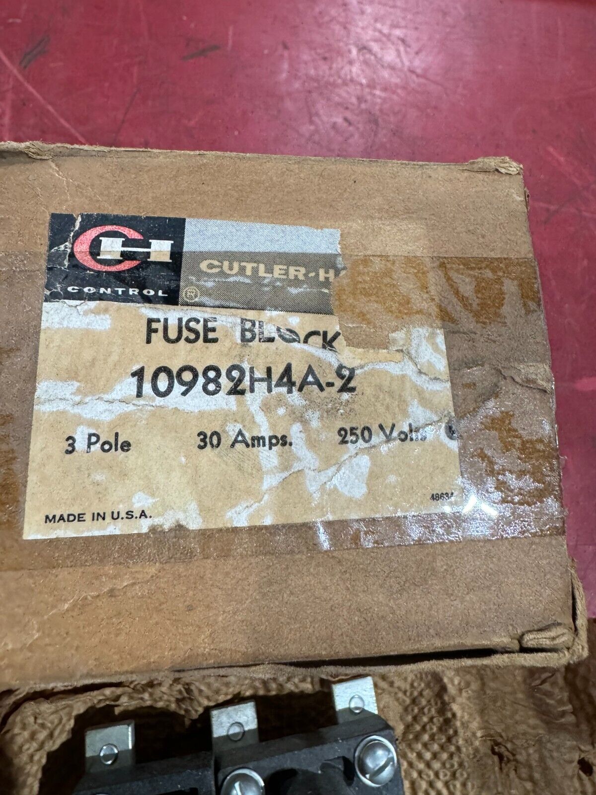 NEW IN BOX CUTLER HAMMER FUSE BLOCK 10982H4A-2