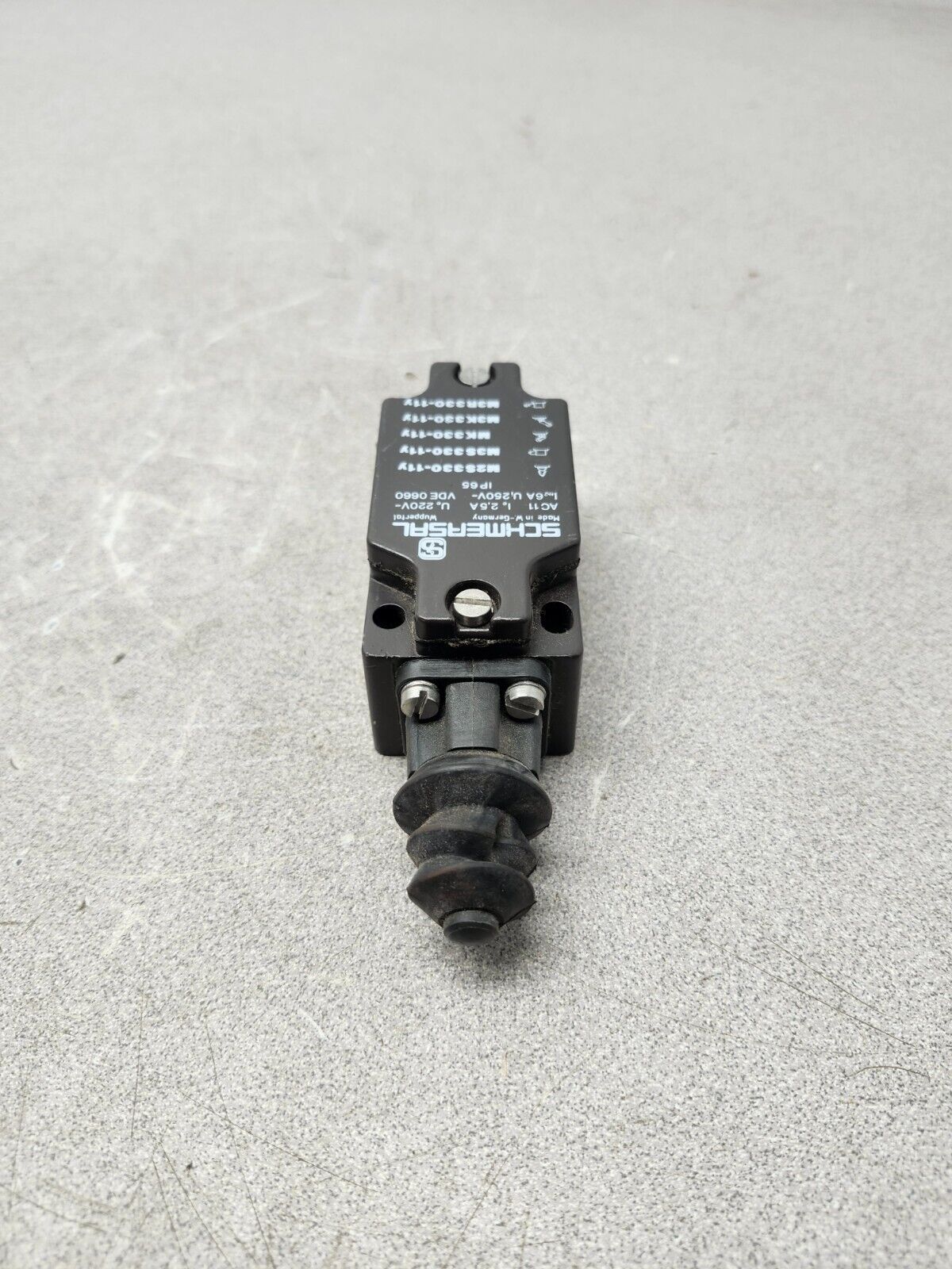 NEW NO BOX SCHMERSAL LIMIT SWITCH M2S330-11Y