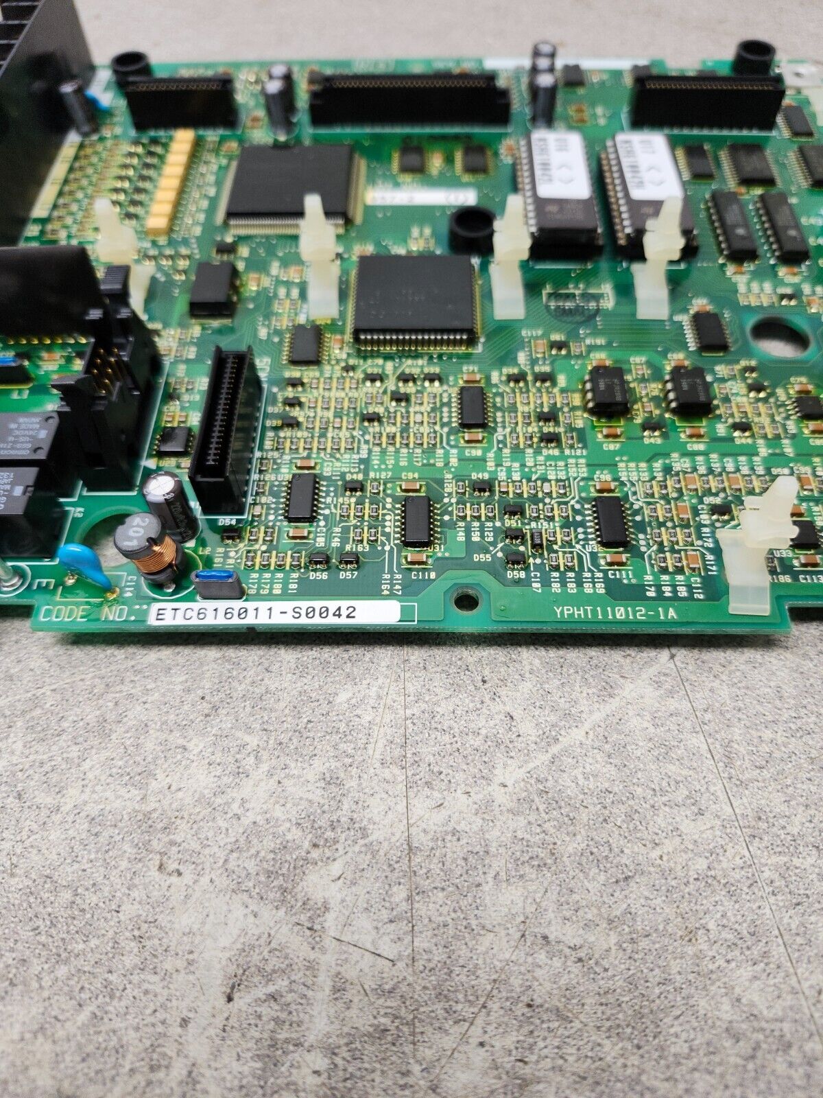 USED YASKAWA CIRCUIT BOARD YPHT11012-1A