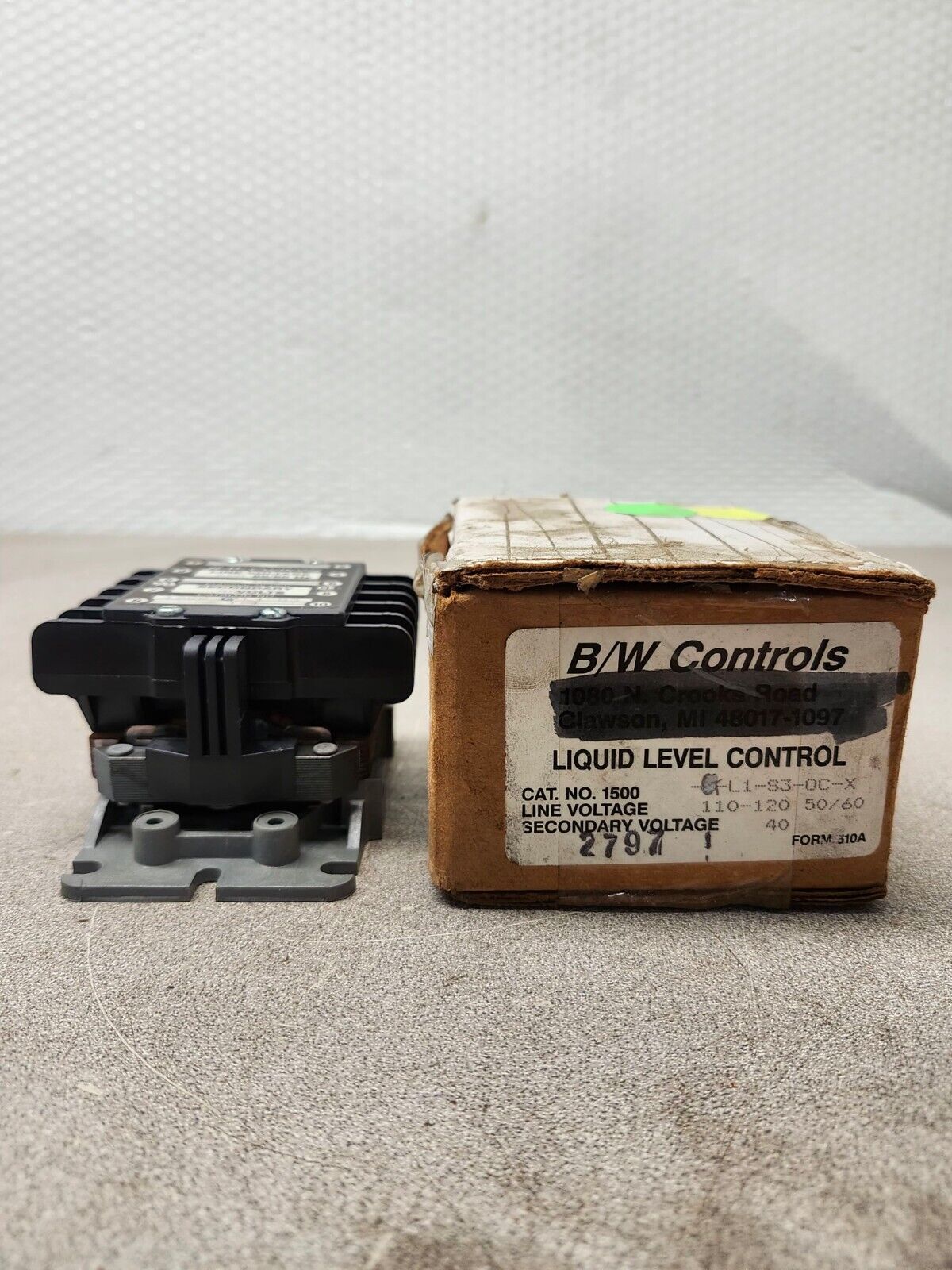 NEW IN BOX B/W CONTROLS LIQUID LEVEL CONTROL 1500-GL1-S3-OC-X