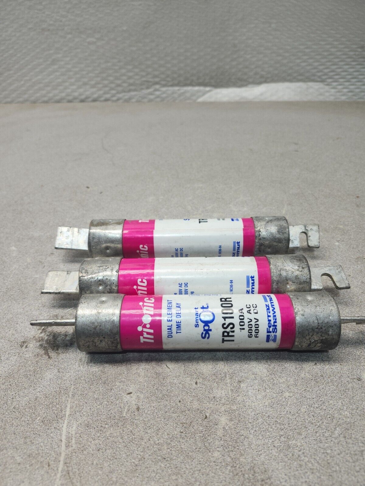 NEW LOT OF 3 TRIONIC 600 VOLT AC 600 VOLT DC 100 AMP FUSE TRS100R