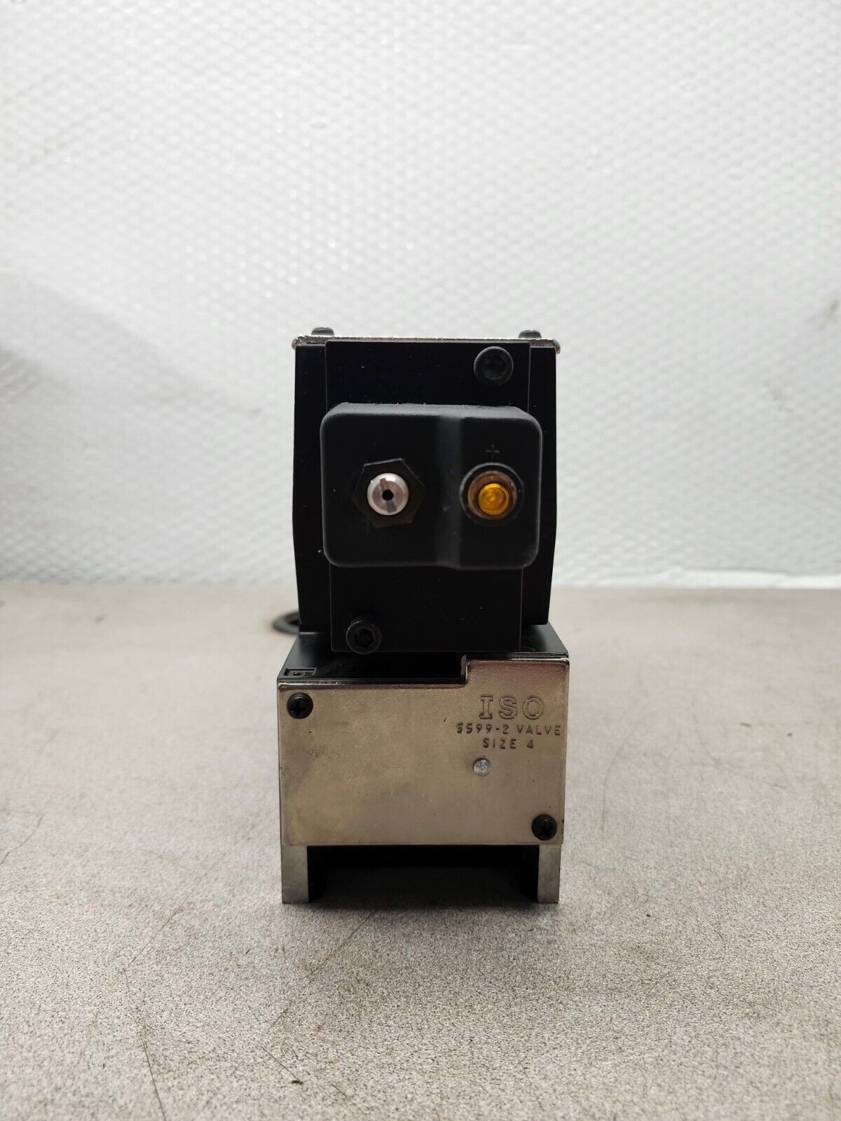 NEW NO BOX PARKER SOLENOID VALVE H4169BHA53A