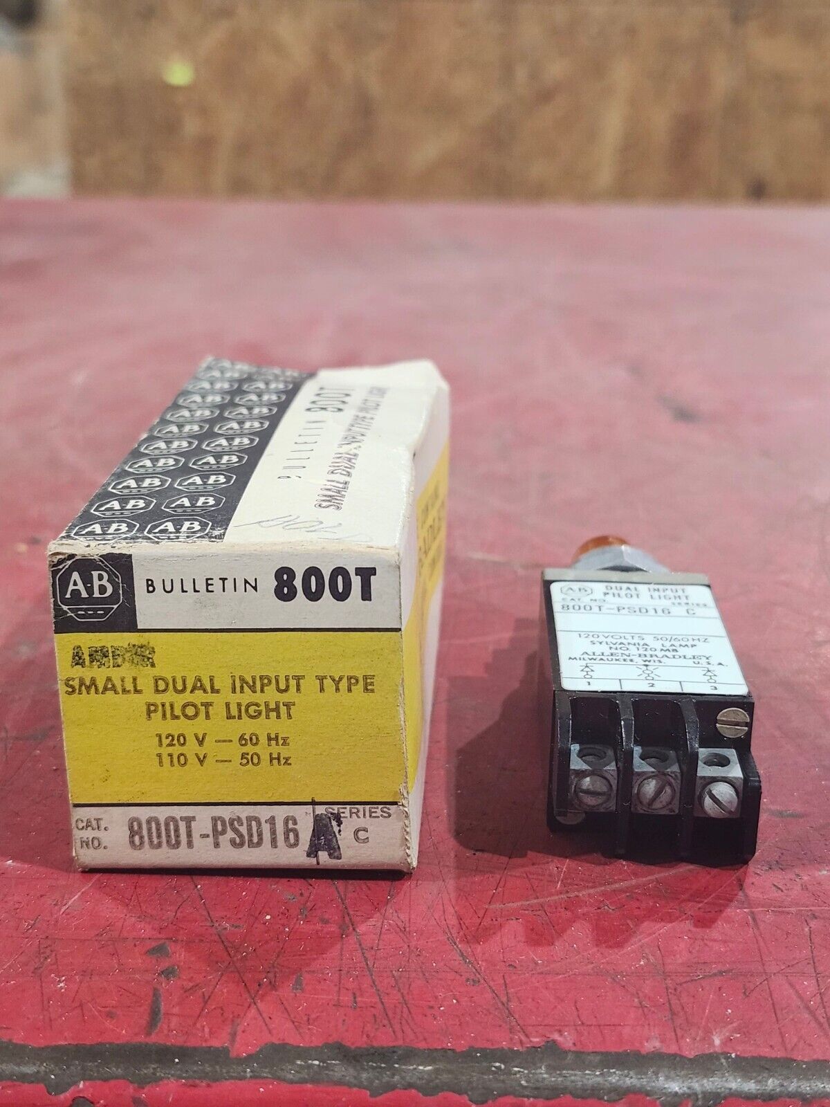 NEW IN BOX ALLEN BRADLEY PILOT LIGHT 800T-PSD16A SER.C