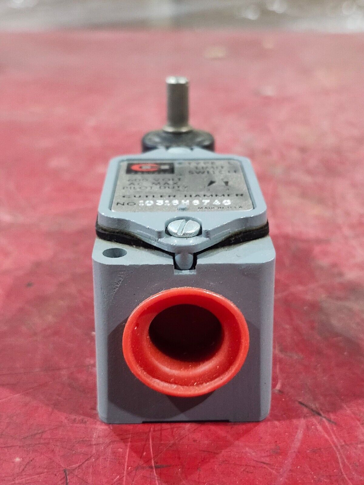 New  Cutler Hammer Heavy Duty Oil Tight Limit Switch 600 VAC Type L 10316H1936