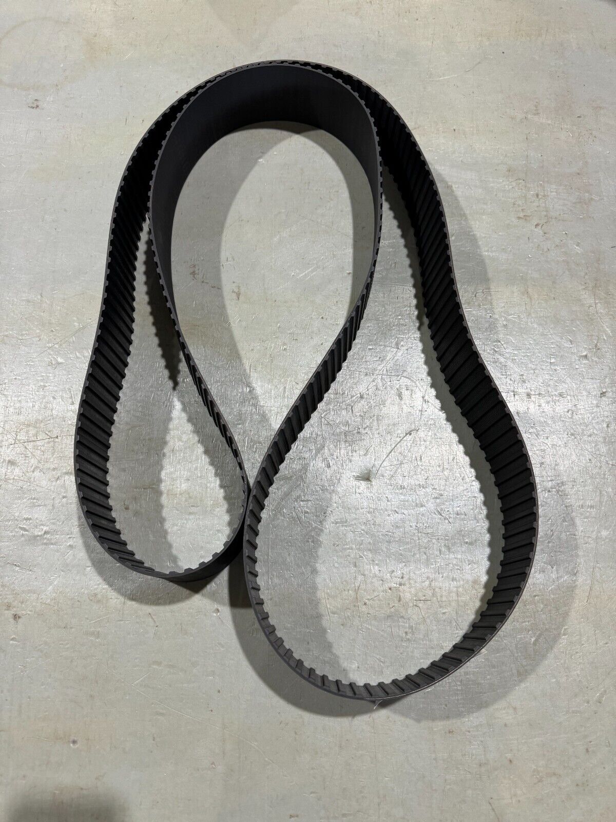 FACTORY NEW GOODYEAR SYNCHRONOUS Trapezoidal TIMING BELT 1140H300