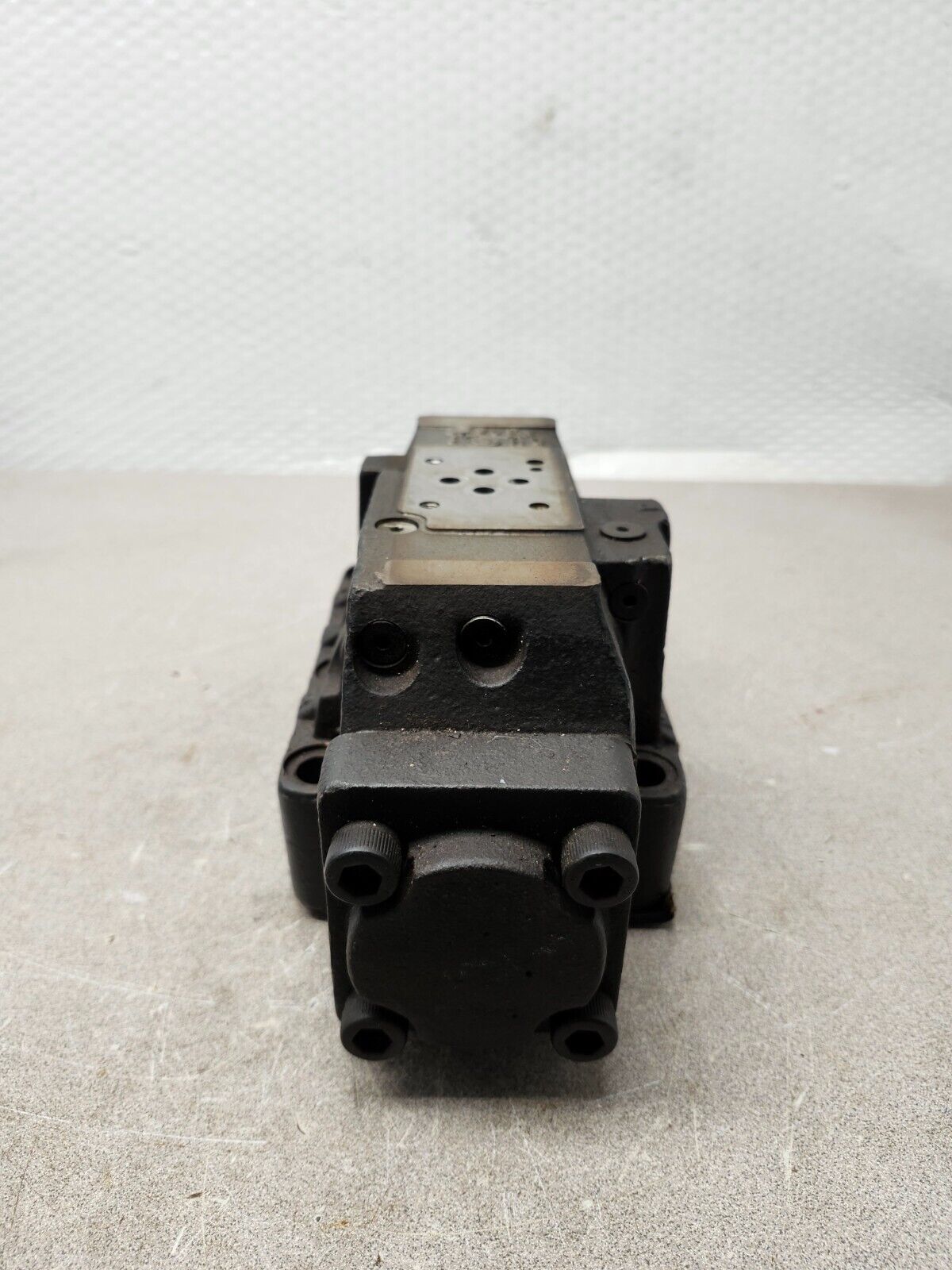 USED Double A Hydraulic Valve 300PSI QF 8 TT 10A1 R