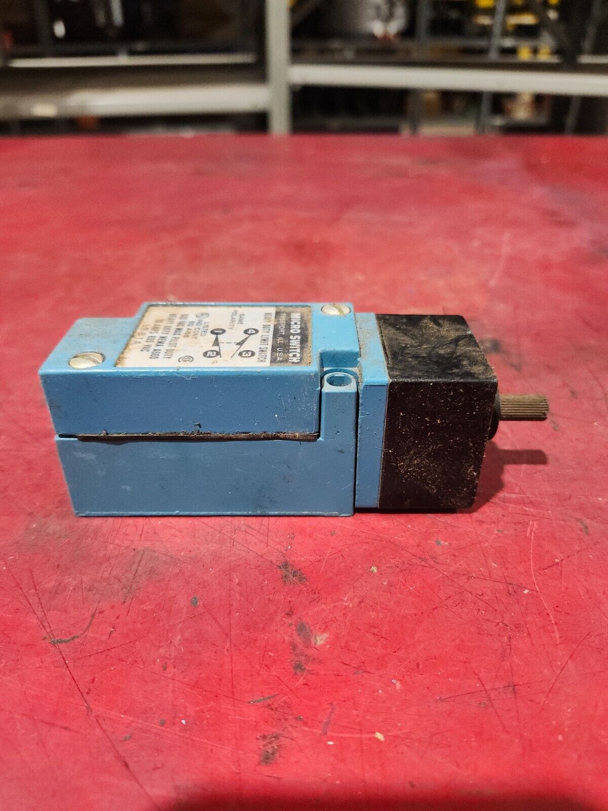 USED MICRO SWITCH HEAVY DUTY LIMIT SWITCH 10A 600VAC LSB1A