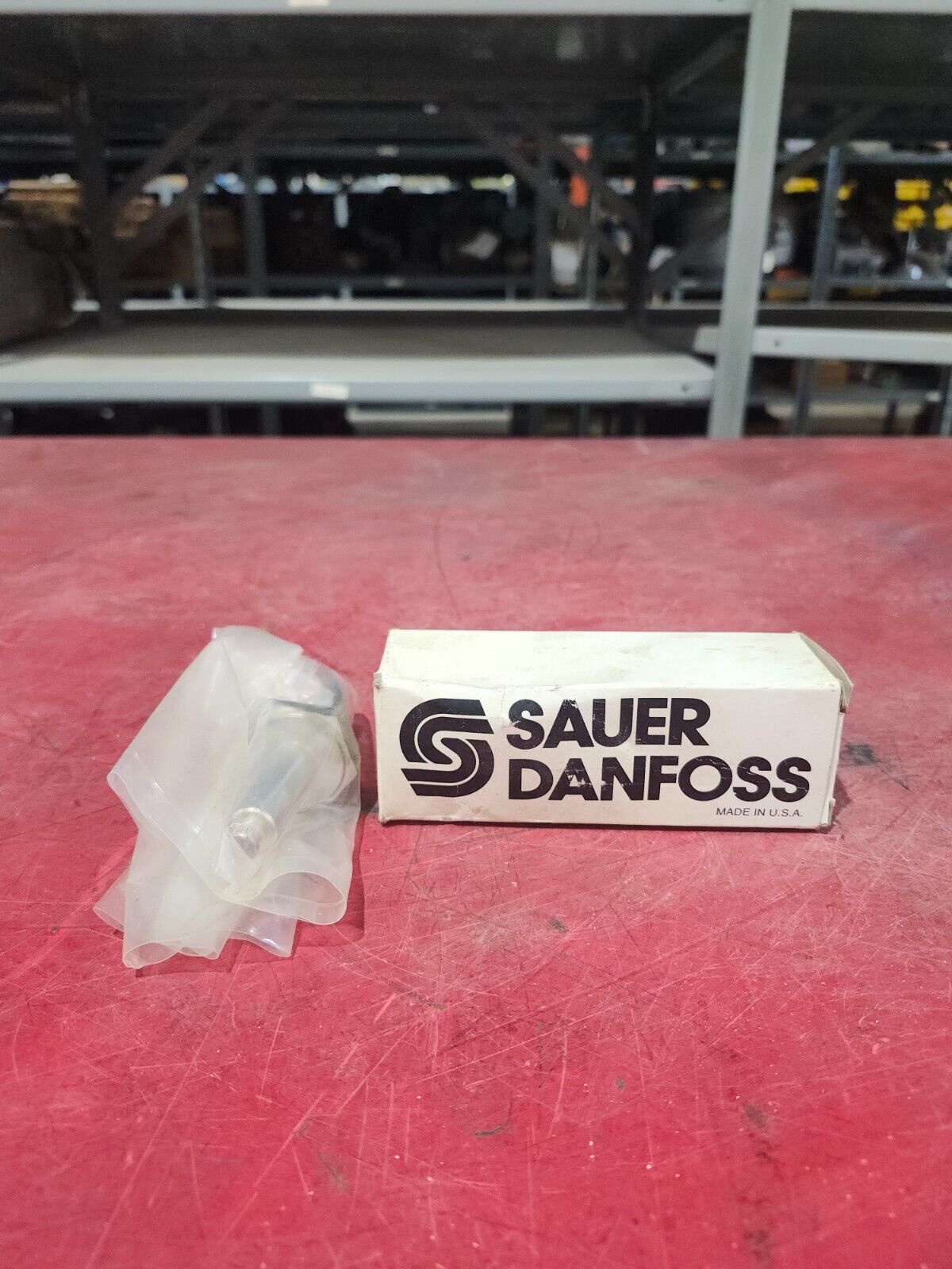 NEW IN BOX SAUER DANFOSS Hydraulic Valve  7W40-1243C