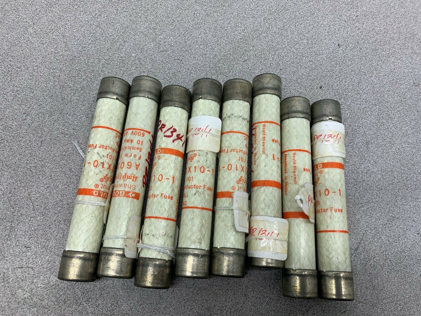 LOT OF 8 NEW NO BOX  GOULD FUSE A60X10-1