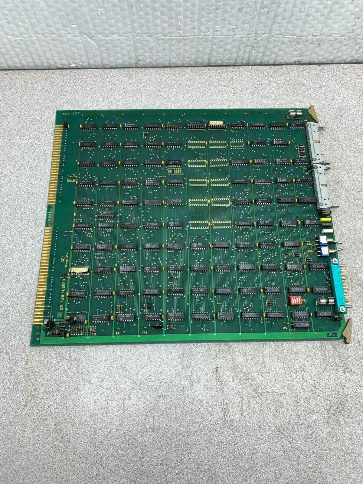 USED ALLEN-BRADLEY CIRCUIT BOARD 635533 REV-E2