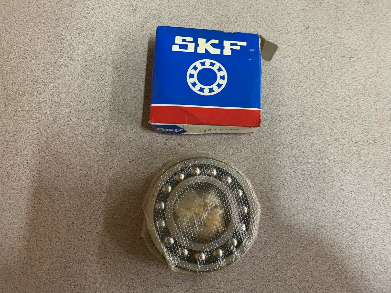 NEW IN BOX SKF BEARING 1207 ETN9