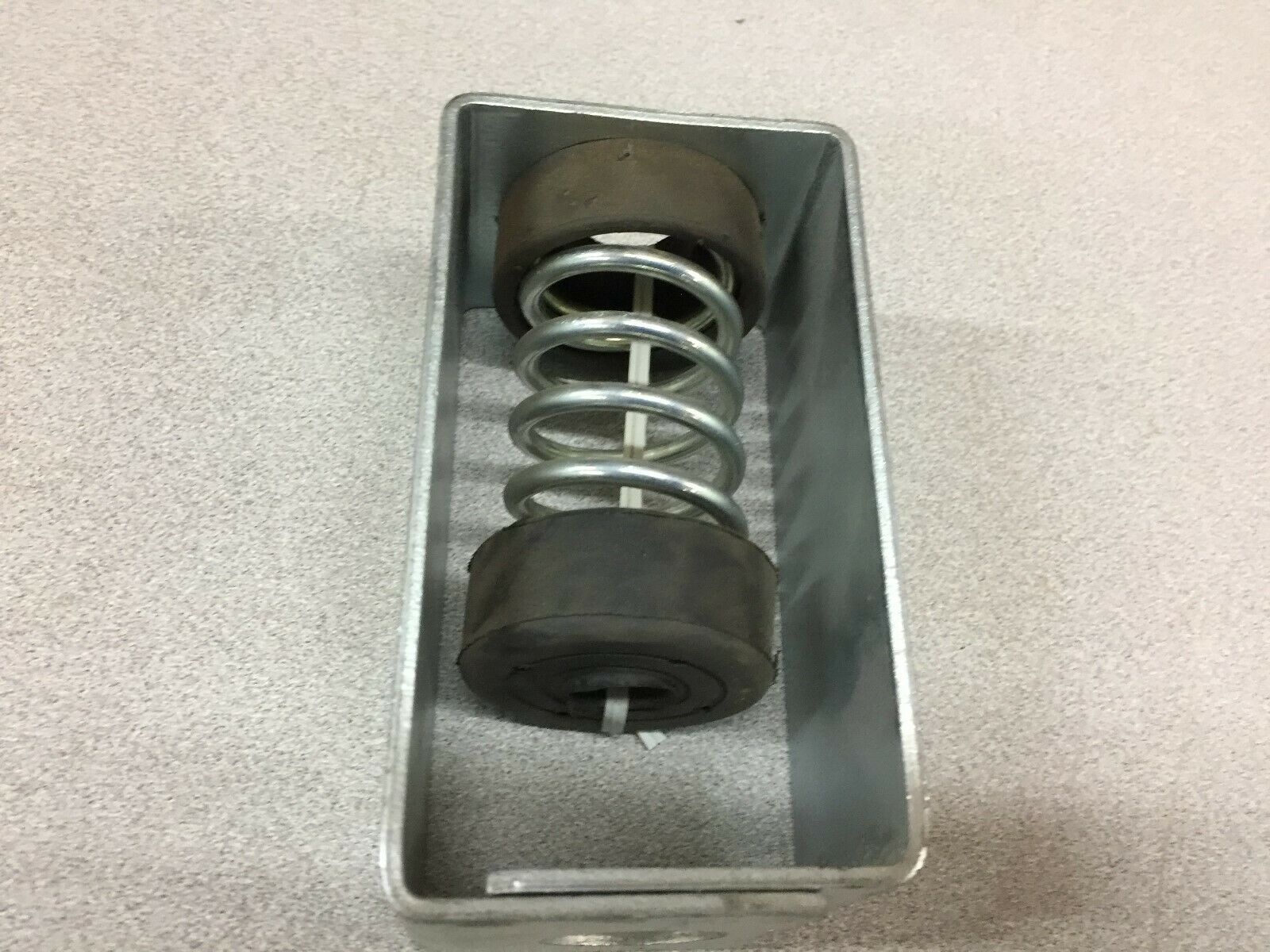 NEW NO BOX VIBRATION ELIMINATOR HVAC SHOCK MOUNT ISOLATION HANGER SNC2-F22