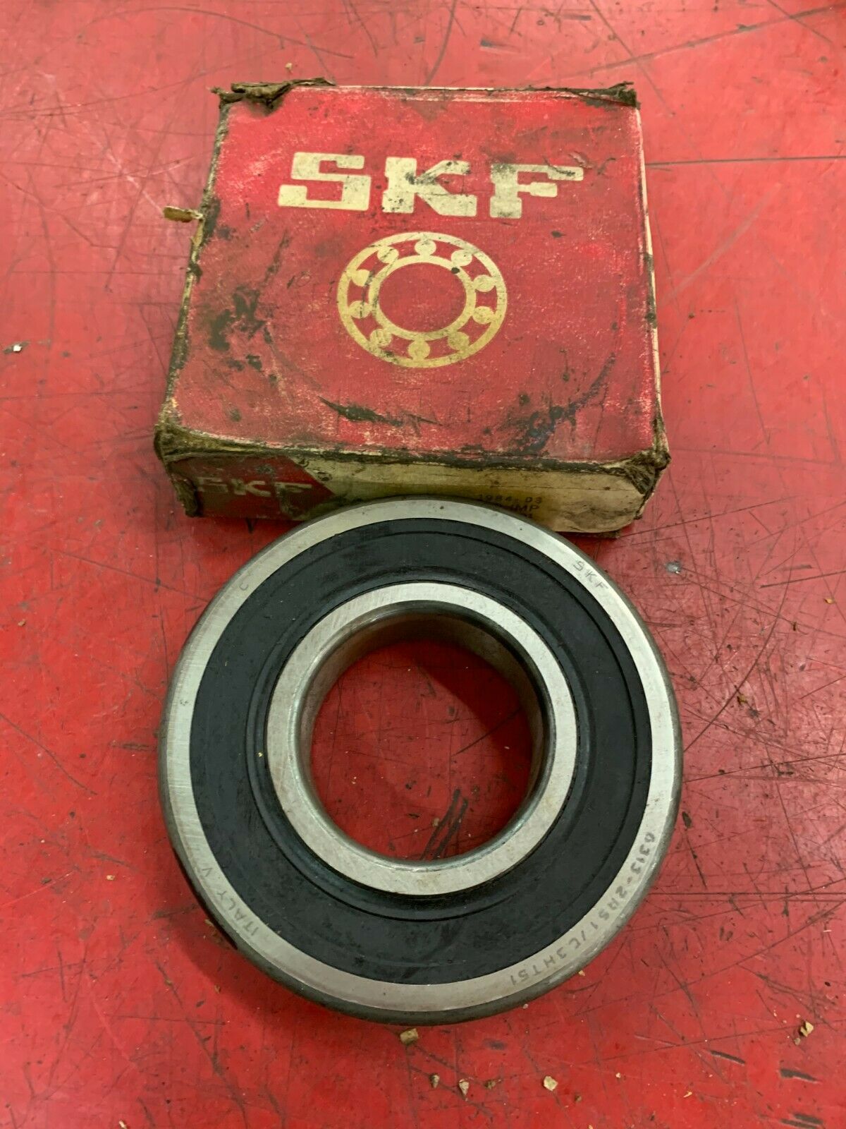 NEW IN BOX SKF BALL BEARING 6313 2RSJ/C3