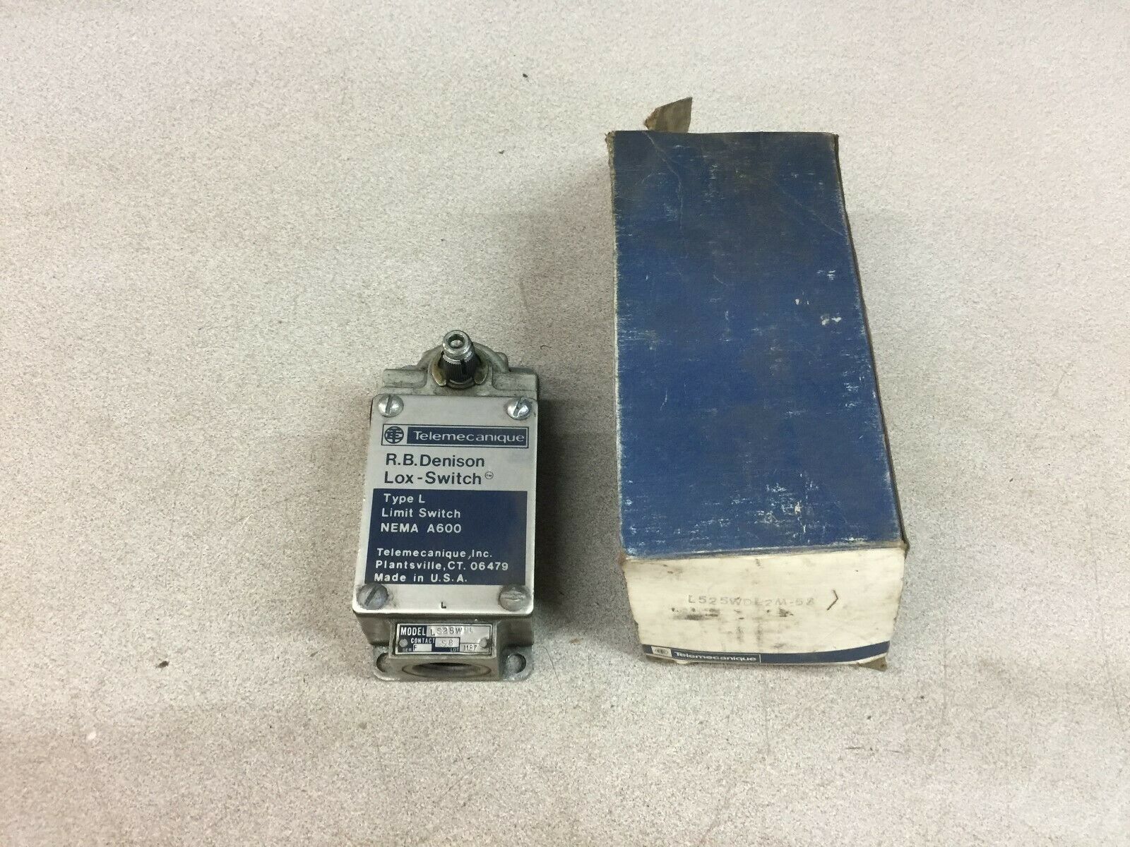 NEW IN BOX TELEMECANIQUE LIMIT SWITCH L525WDL