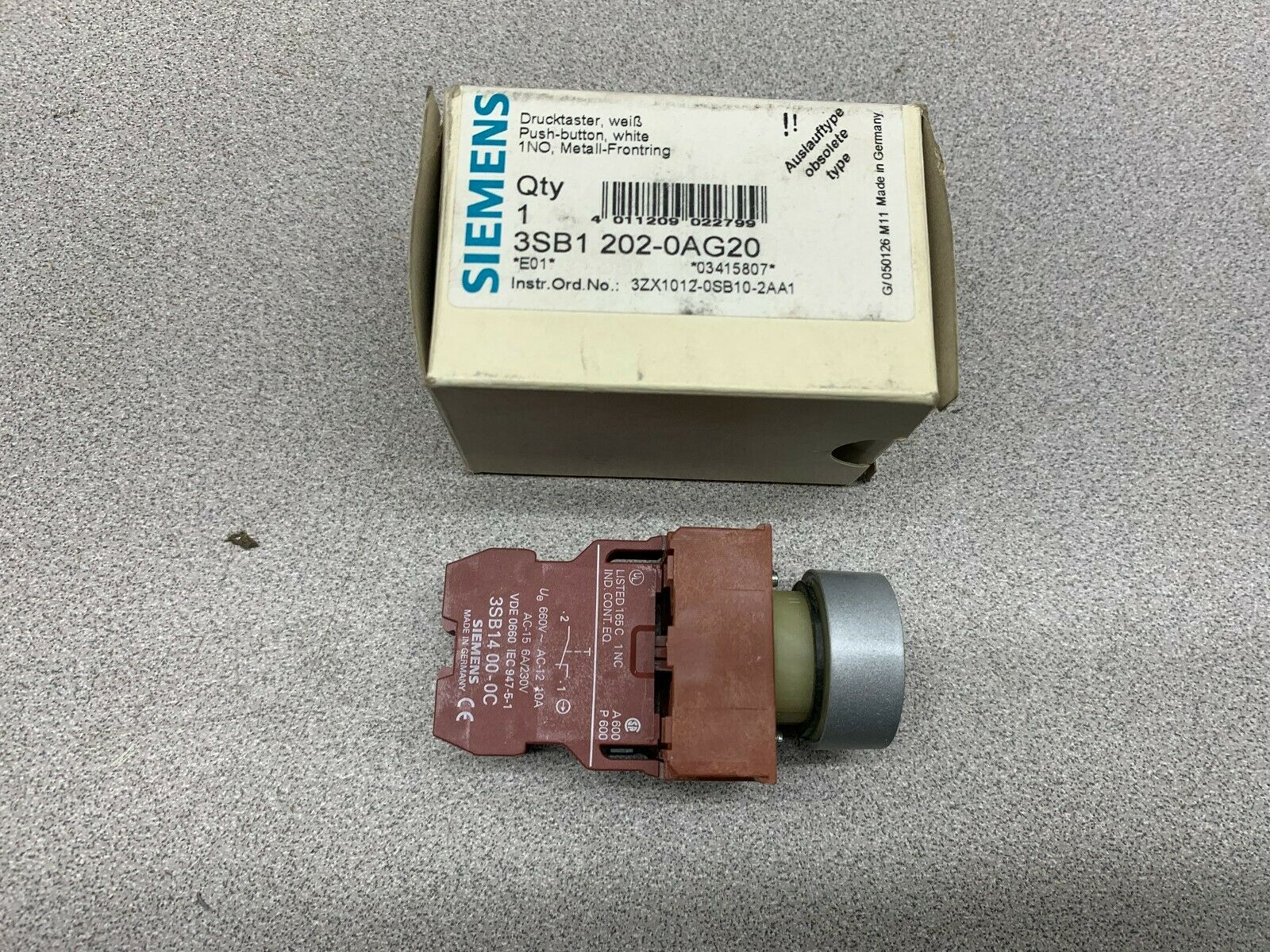 NEW IN BOX SIEMENS PUSHBUTTON 3SB1 202-0AG20