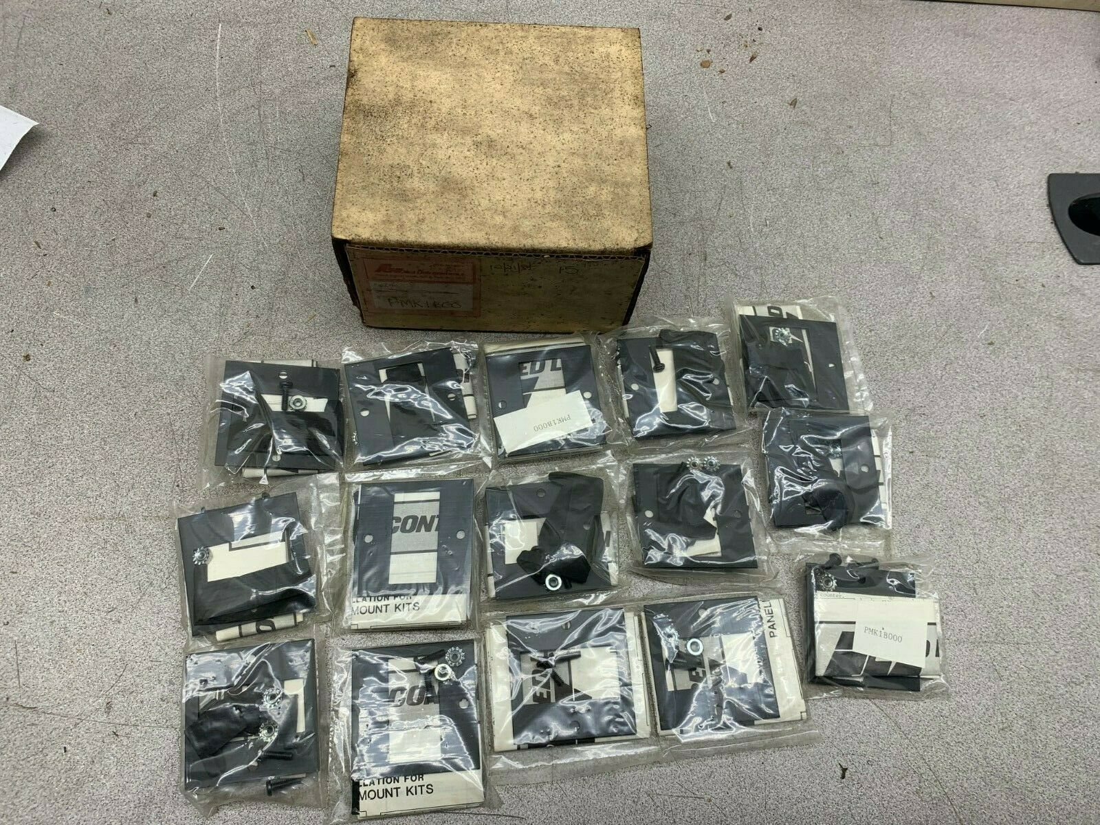 BOX OF 15 NEW IN BOX REDLION PANEL MOUNT KIT PMK1B000