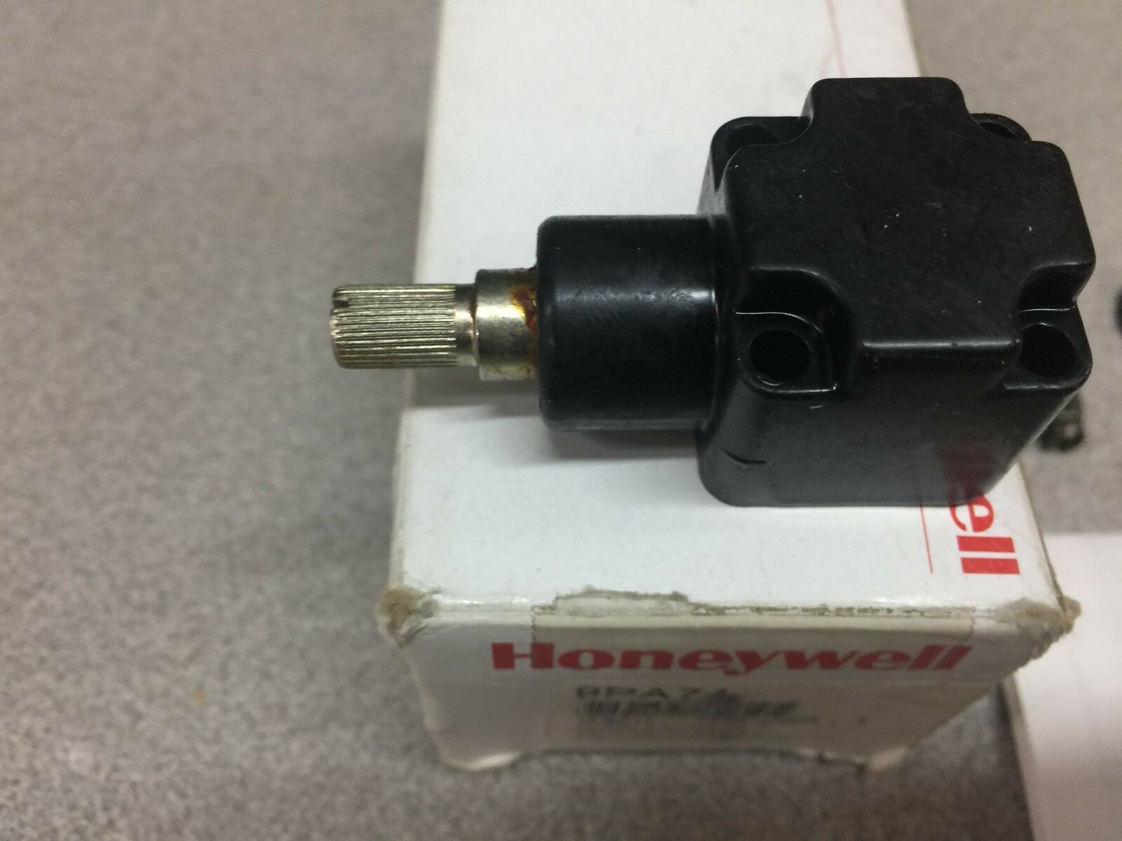 NEW IN BOX HONEYWELL LIMIT SWITCH HEAD 9PA74