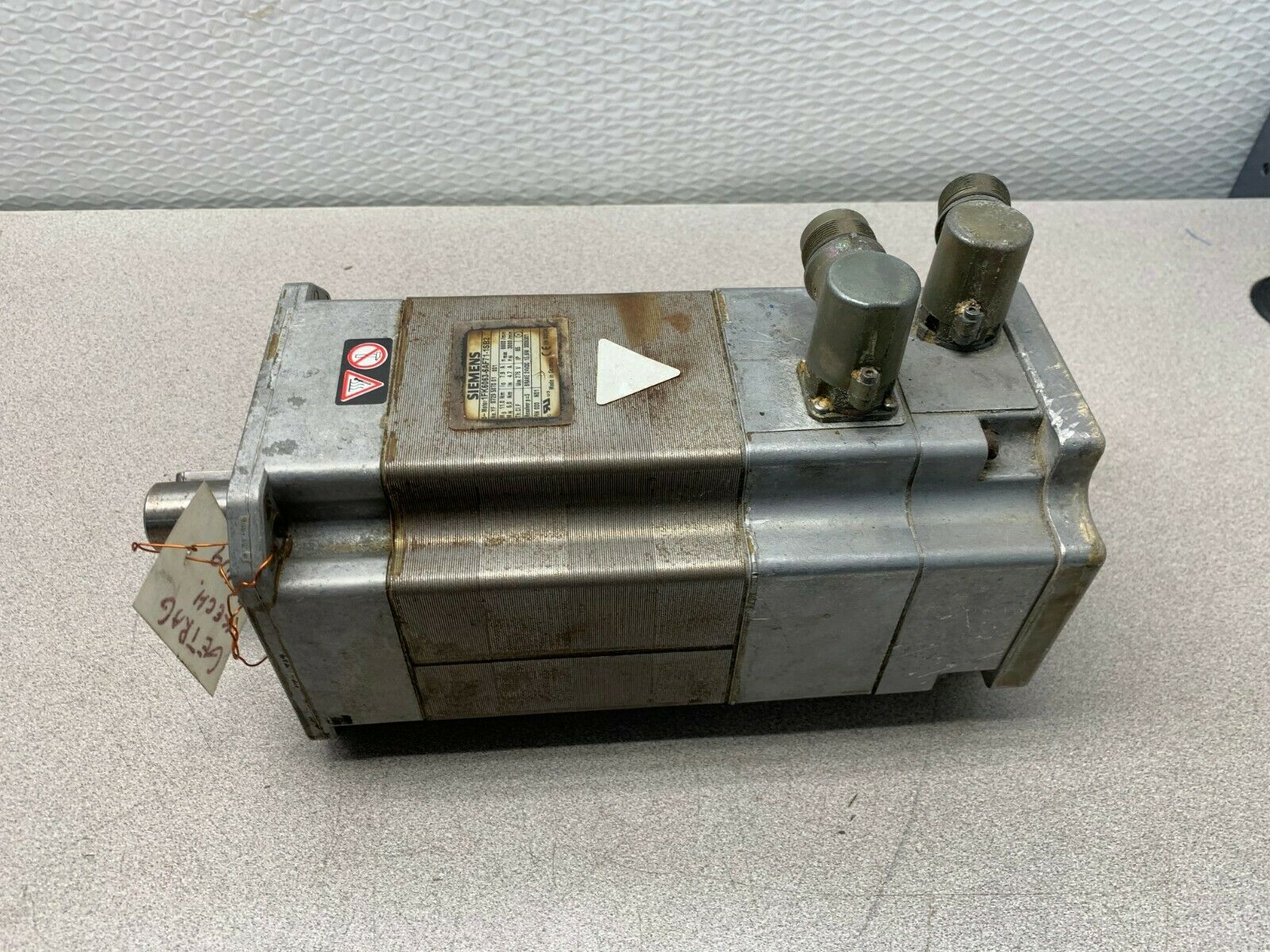 USED SIEMENS SERVO MOTOR 1FK6063-6AF71-1SB2