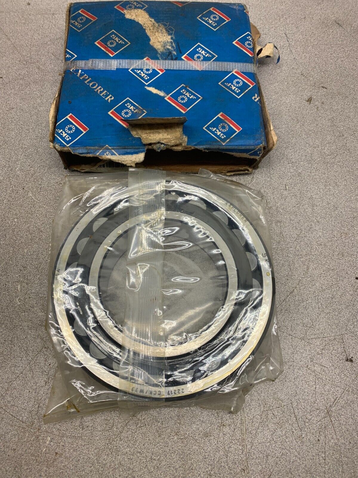 NEW IN BOX SKF 22217CCKW33 SPHERICAL ROLLER BEARING 22217 CCK/W33