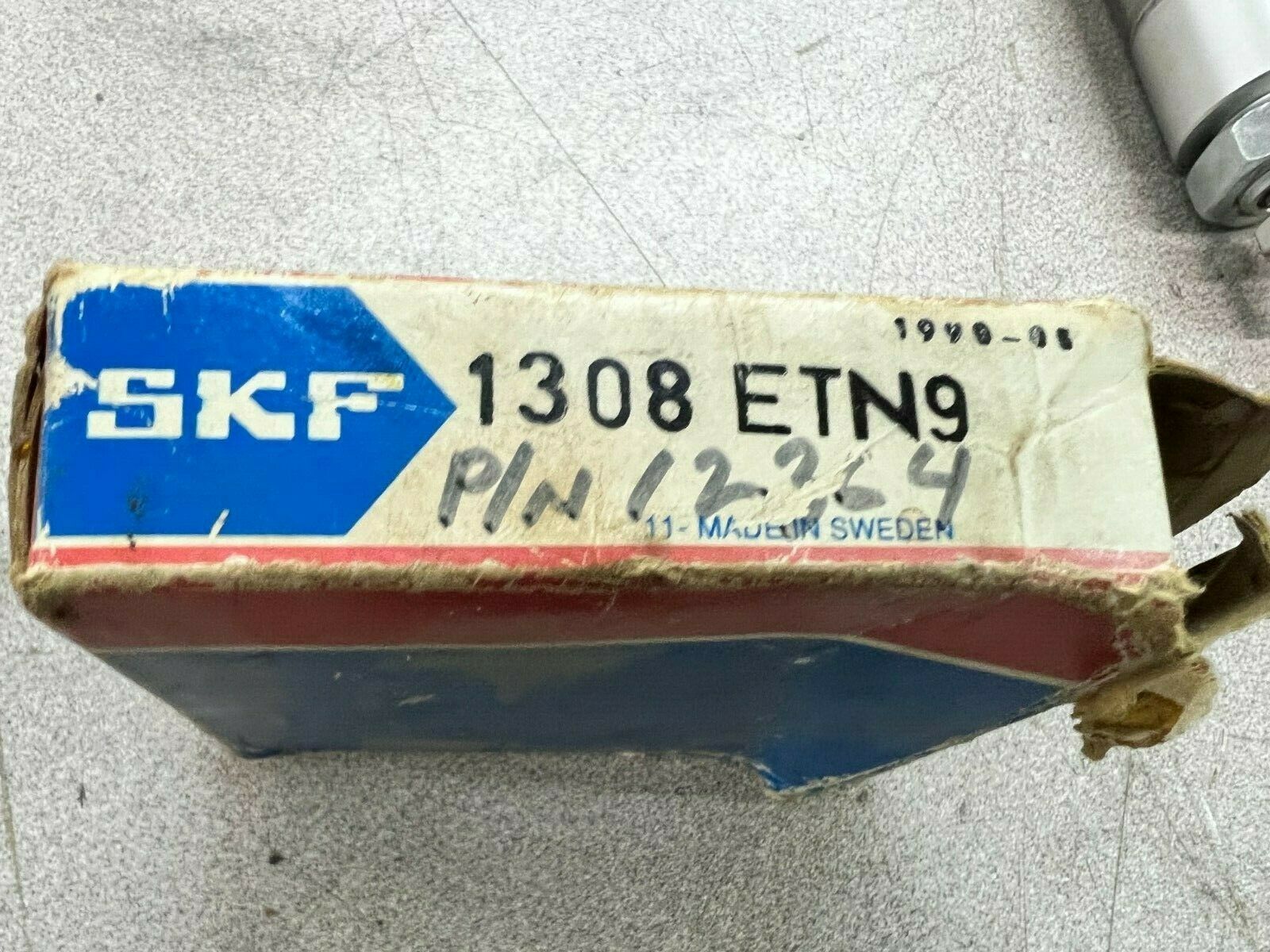 NEW IN BOX SKF ROLLER BEARING 1308 ETN9